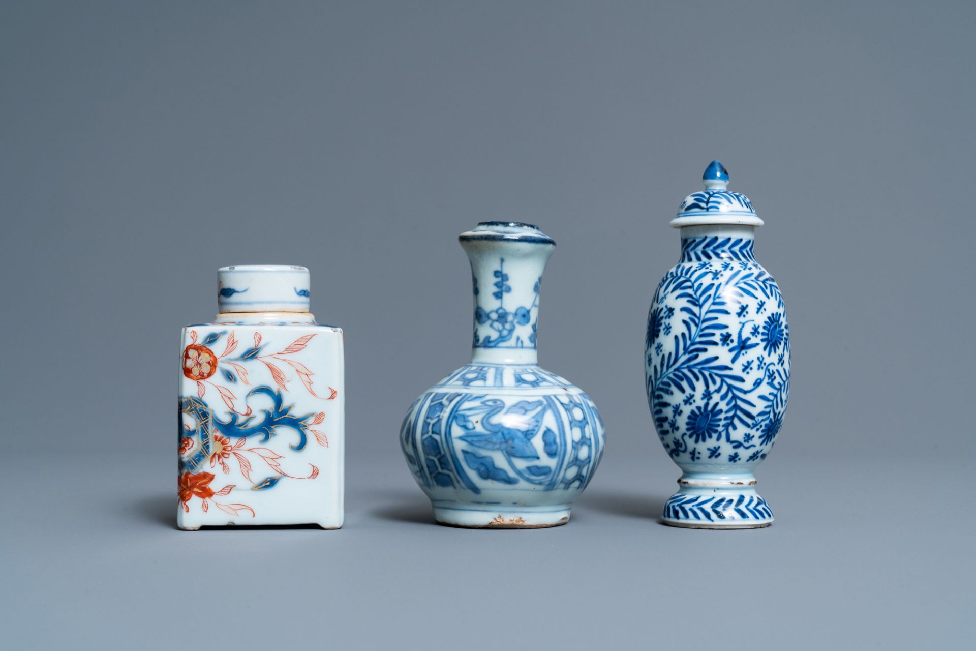 Two Chinese blue and white cups, a covered vase, a kendi and an Imari-style tea caddy, Wanli and Kan - Image 5 of 13