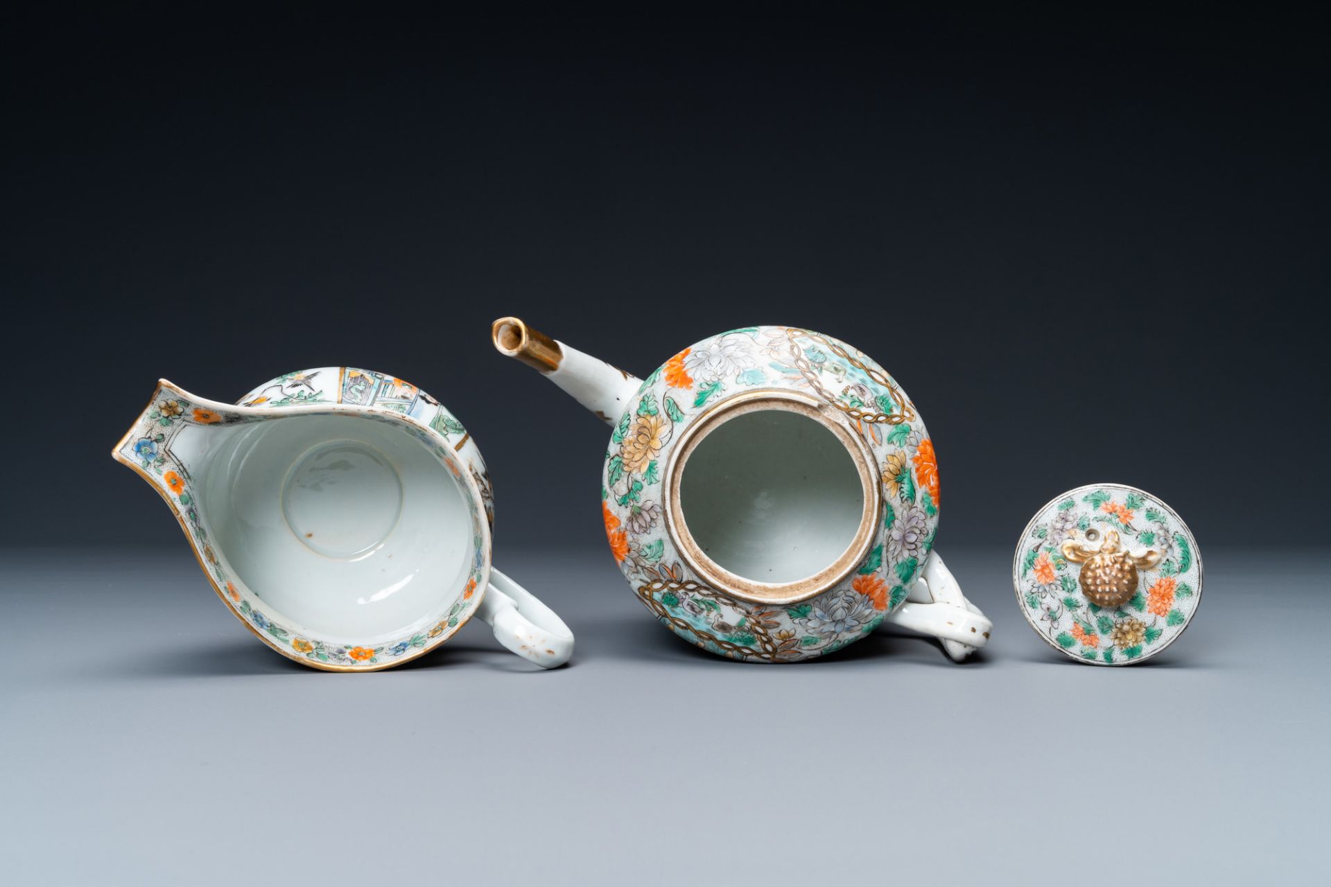 A Chinese Canton famille verte 14-piece tea service in presentation box, 19th C. - Image 20 of 23