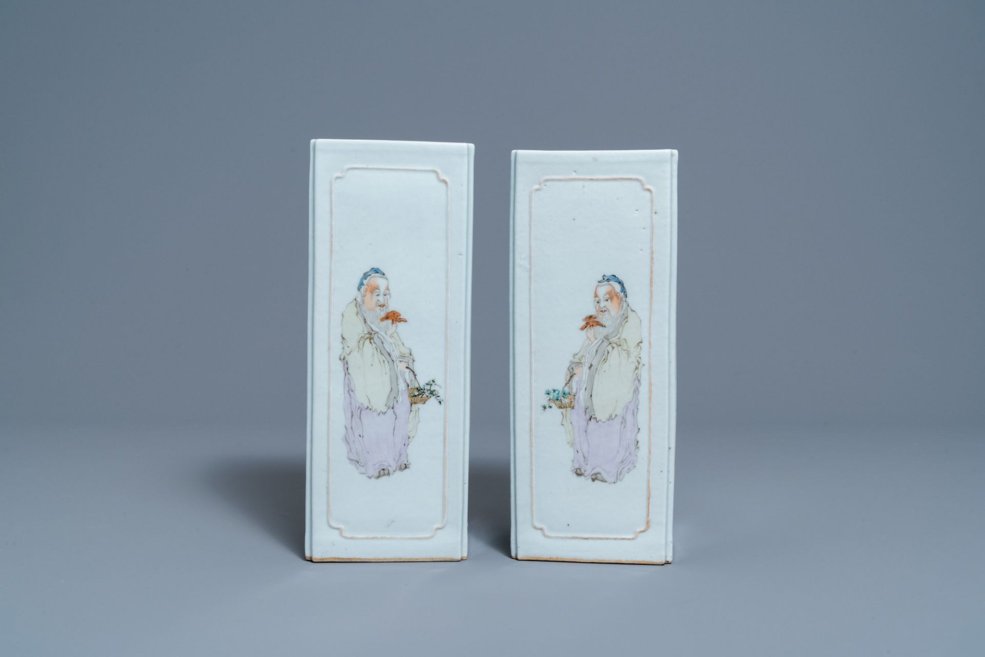 A pair of square Chinese qianjiang cai hat stands, 19/20th C. - Image 3 of 8