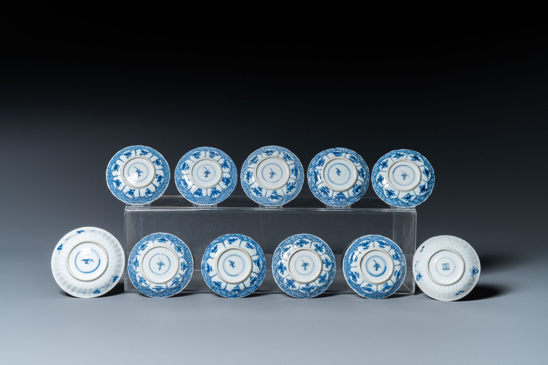 Twenty-three Chinese blue and white saucers and seventeen cups, Kangxi - Image 5 of 17