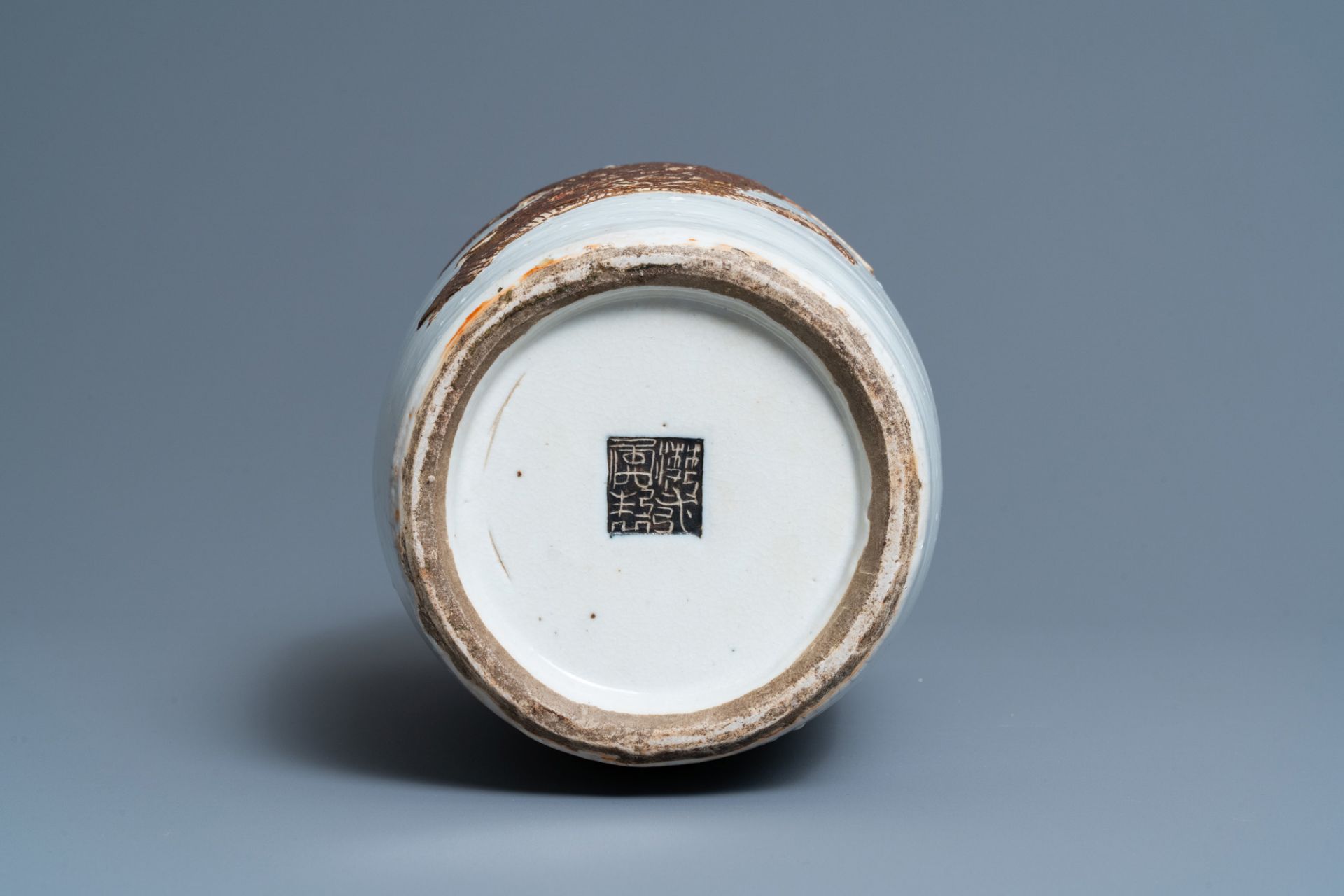 A Chinese Nanking crackle-glazed 'Li Tieguai' vase, Qianlong mark, 19th C. - Image 6 of 6