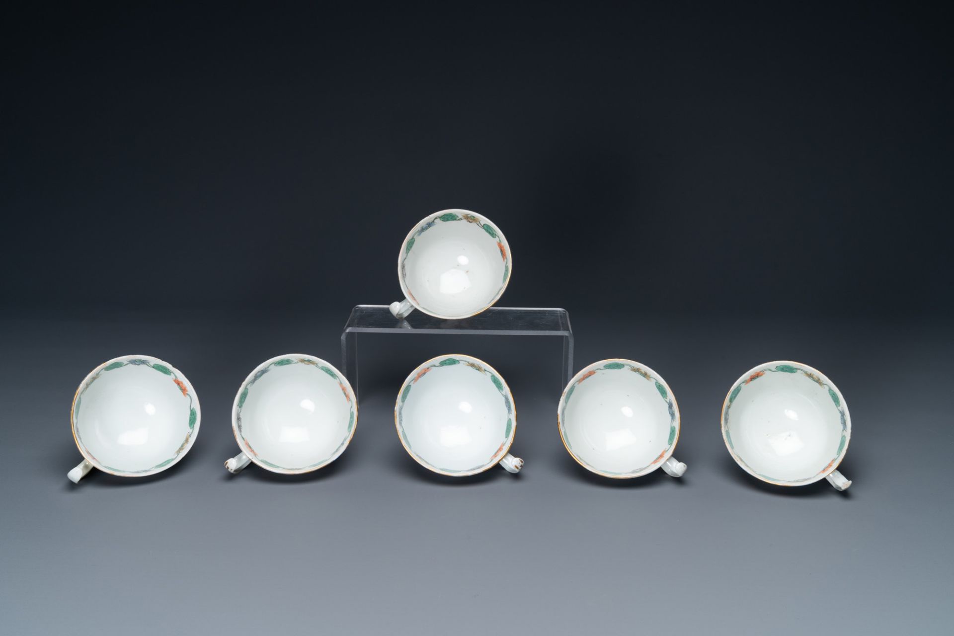 A Chinese Canton famille verte 14-piece tea service in presentation box, 19th C. - Image 14 of 23