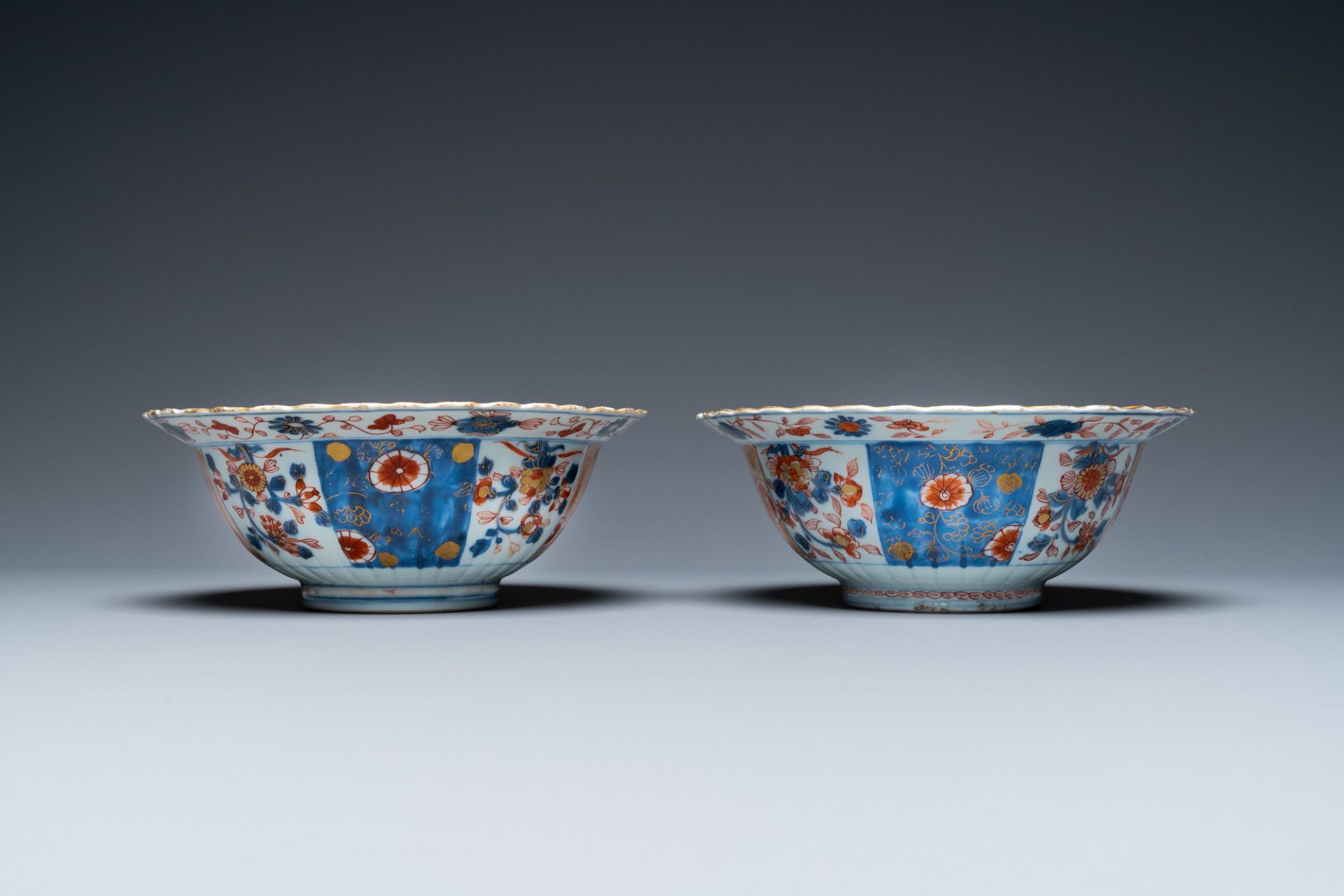 A pair of Chinese Imari-style bowls, Kangxi - Image 2 of 7