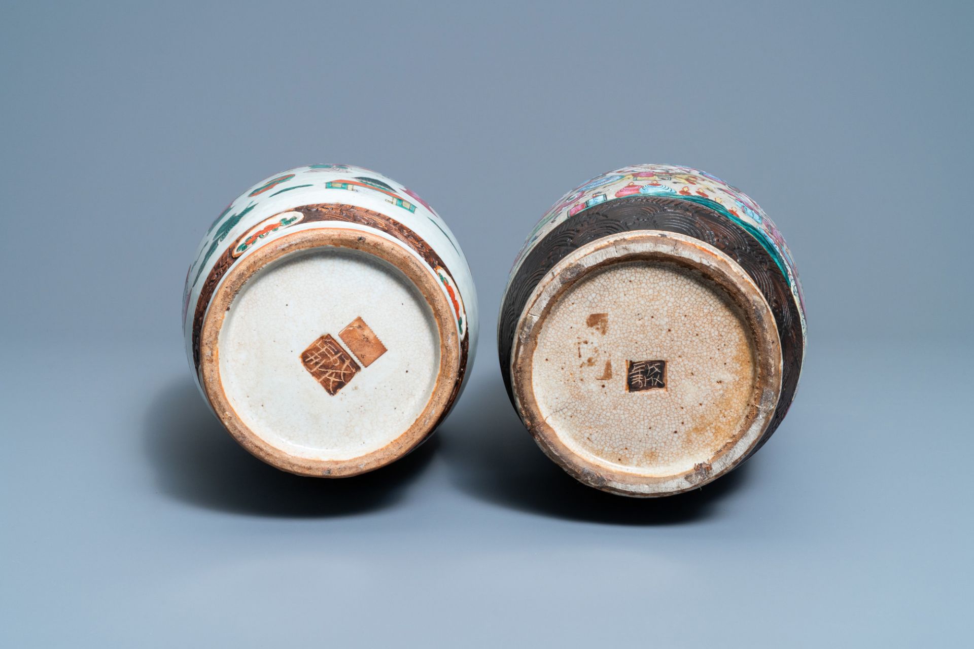 Two Chinese Nanking famille rose crackle-glazed vases, 19th C. - Image 6 of 6