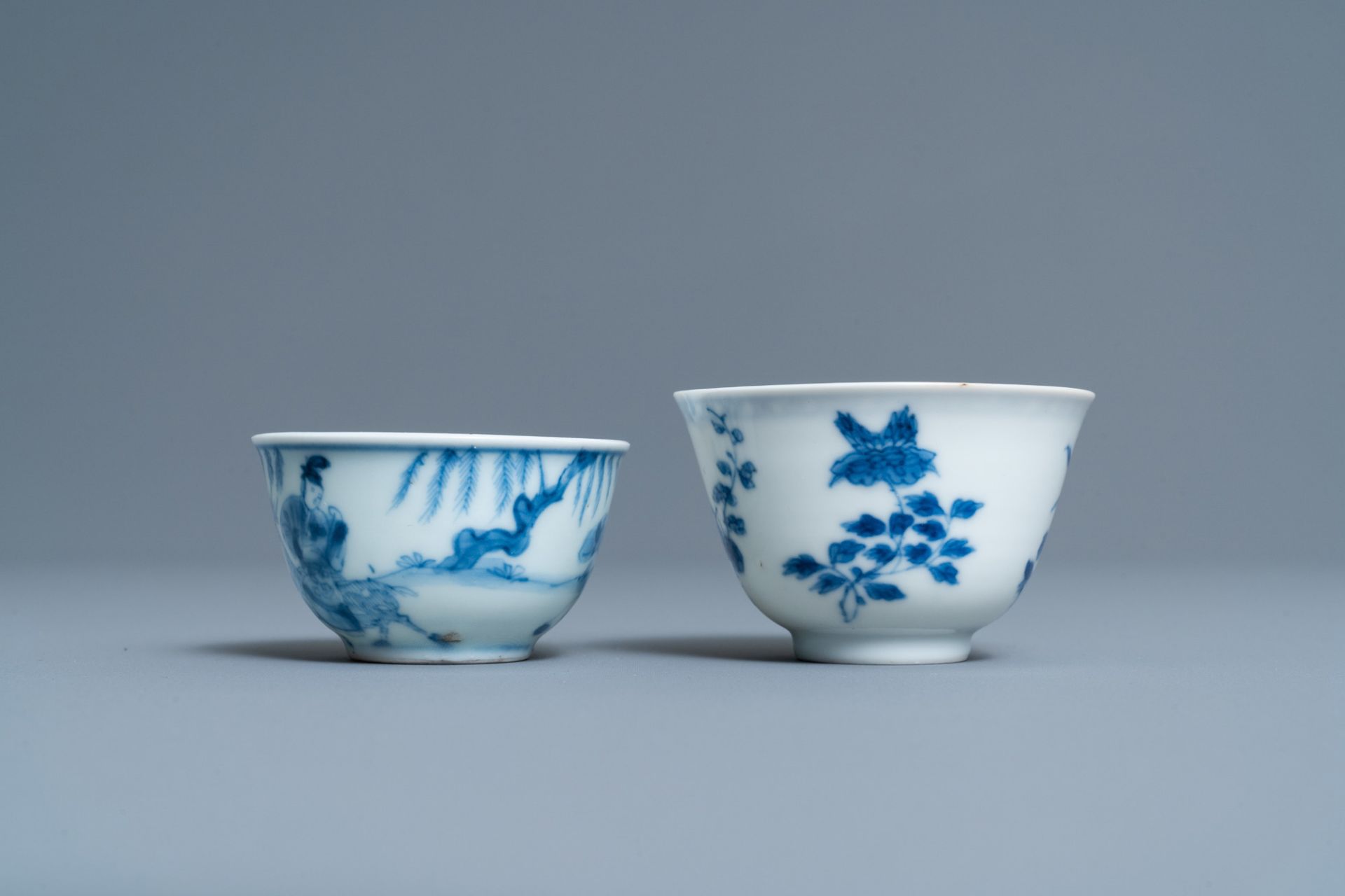 Two Chinese blue and white cups, a covered vase, a kendi and an Imari-style tea caddy, Wanli and Kan - Image 9 of 13