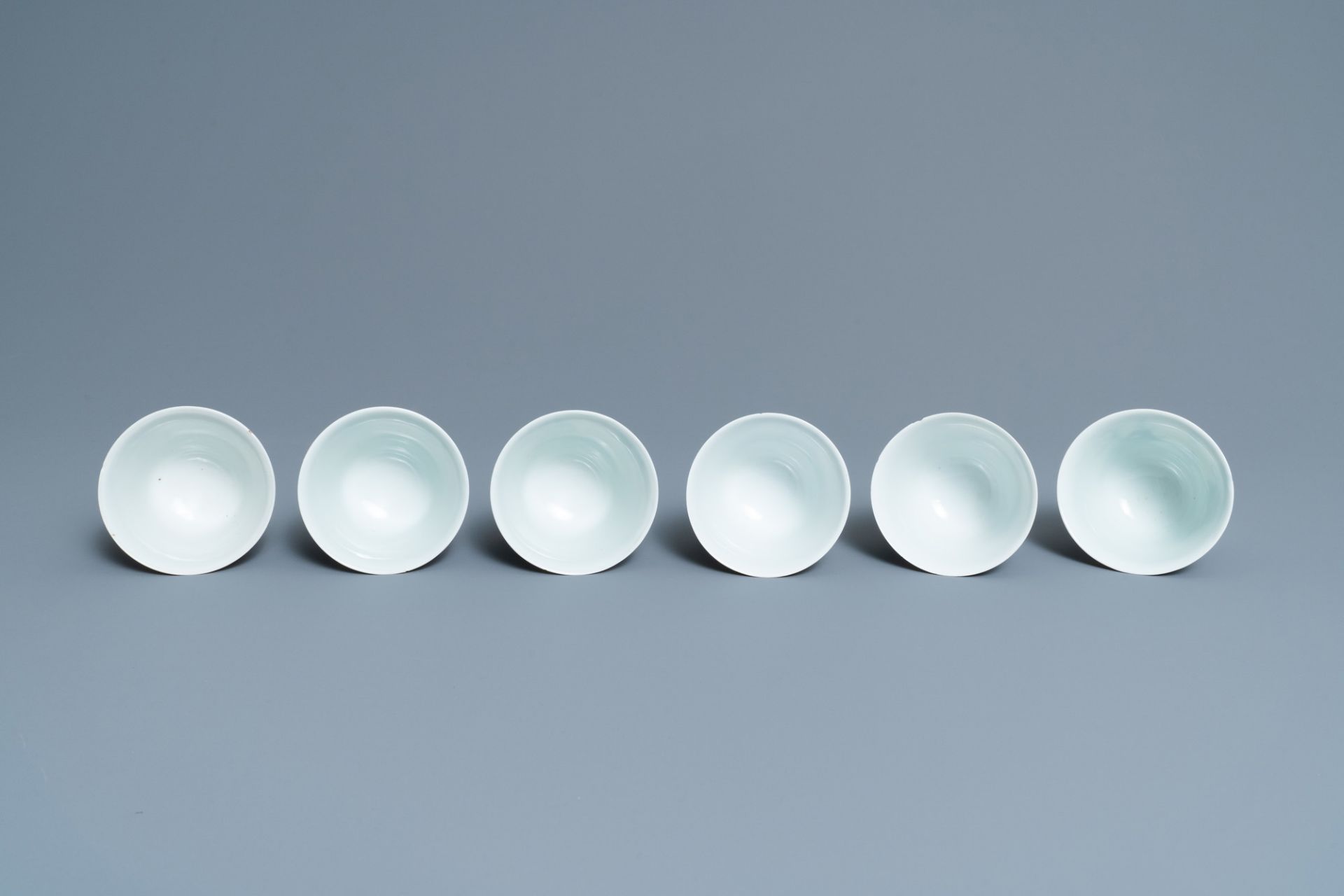 Six Chinese blue and white cups and saucers, 19th C. - Bild 11 aus 11