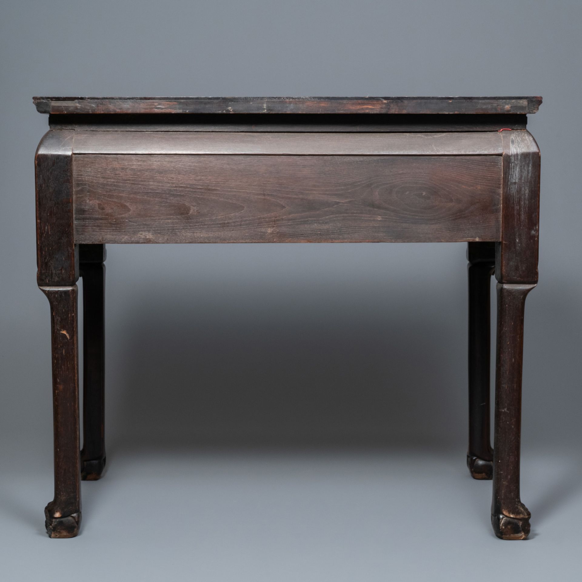 A Chinese wooden marble top table, 19/20th C. - Image 3 of 11