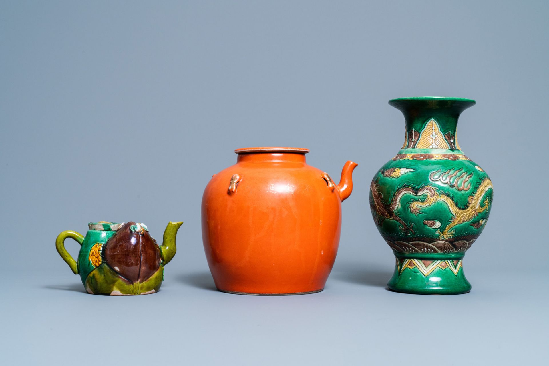 A varied collection of Chinese porcelain, 19/20th C. - Image 6 of 11