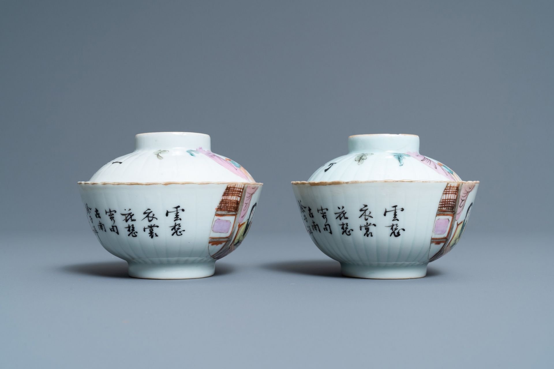 A pair of Chinese qianjiang cai covered bowls on stands, 19/20th C. - Bild 3 aus 7