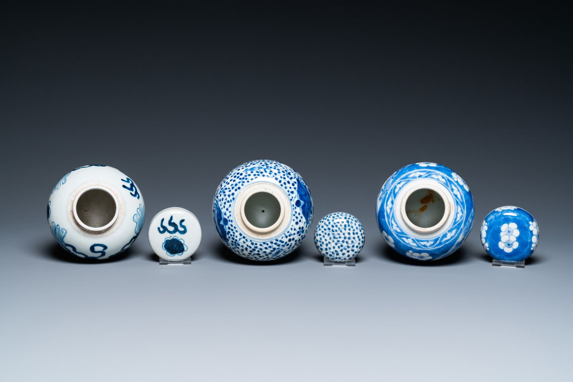 Fourteen Chinese blue and white vases, 18/20th C. - Image 8 of 15