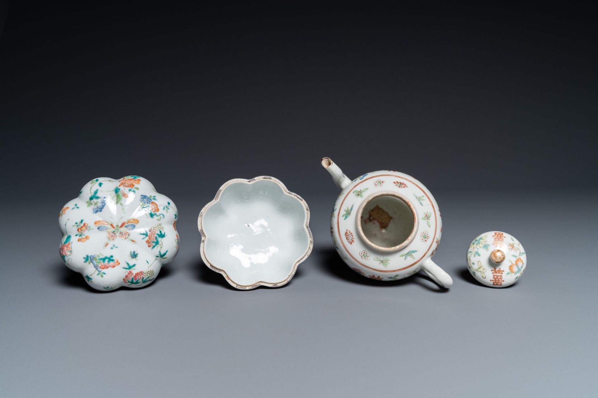 Seven Chinese famille rose saucers, a teapot and a covered box, 19th C. - Image 10 of 11