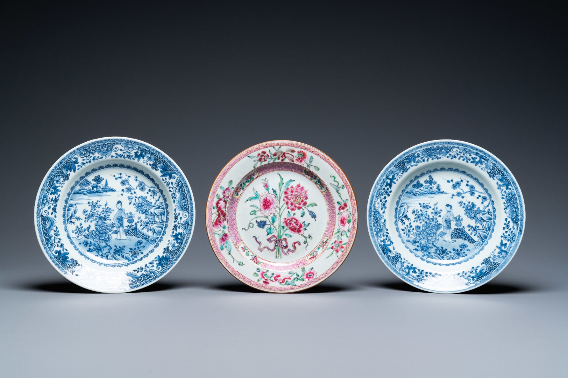 A varied collection of Chinese blue and white, famille rose and Imari-style porcelain, Kangxi/Qianlo - Image 2 of 13