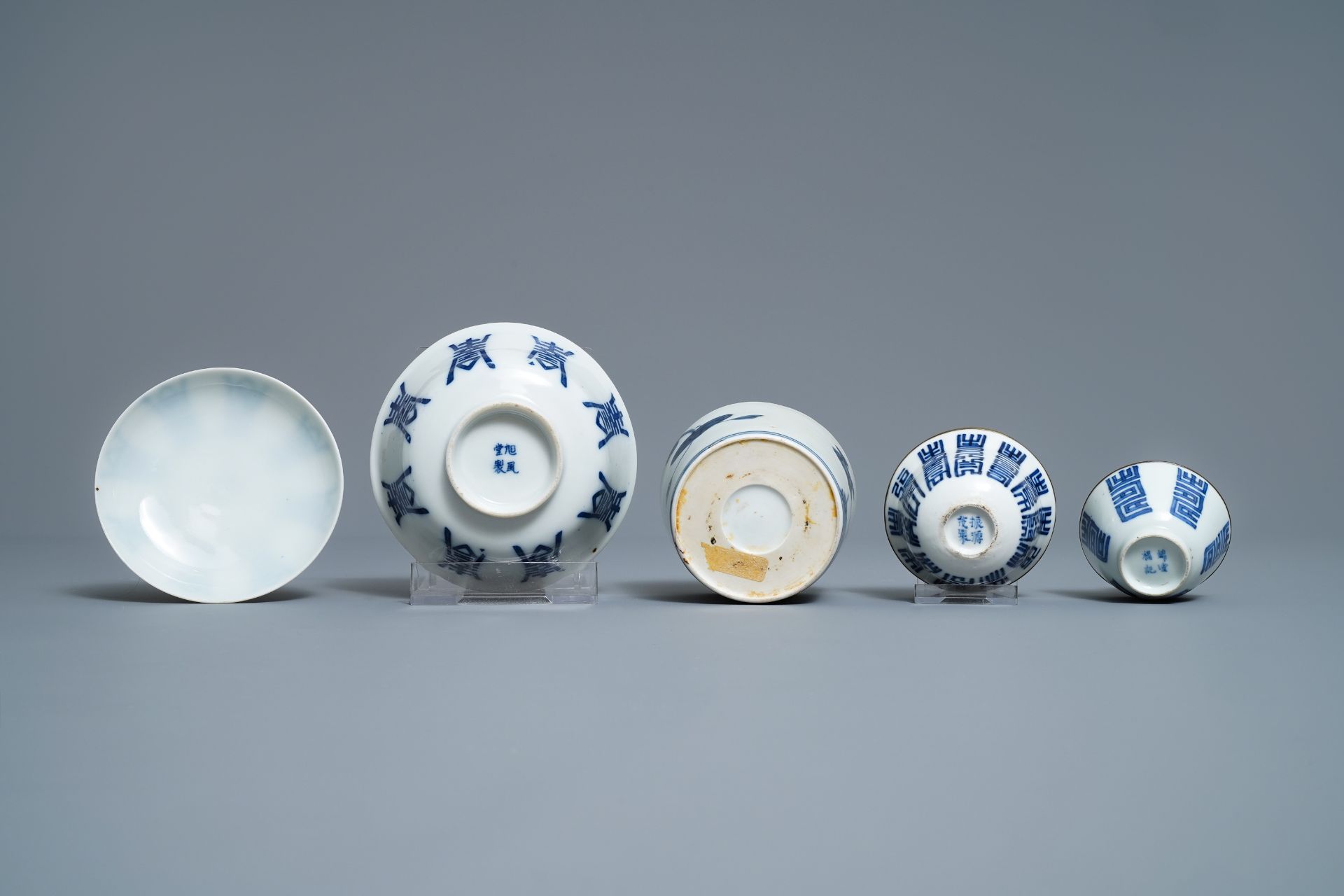 A varied collection of Chinese blue and white Vietnamese market 'Bleu de Hue' wares, 19th C. - Image 9 of 9