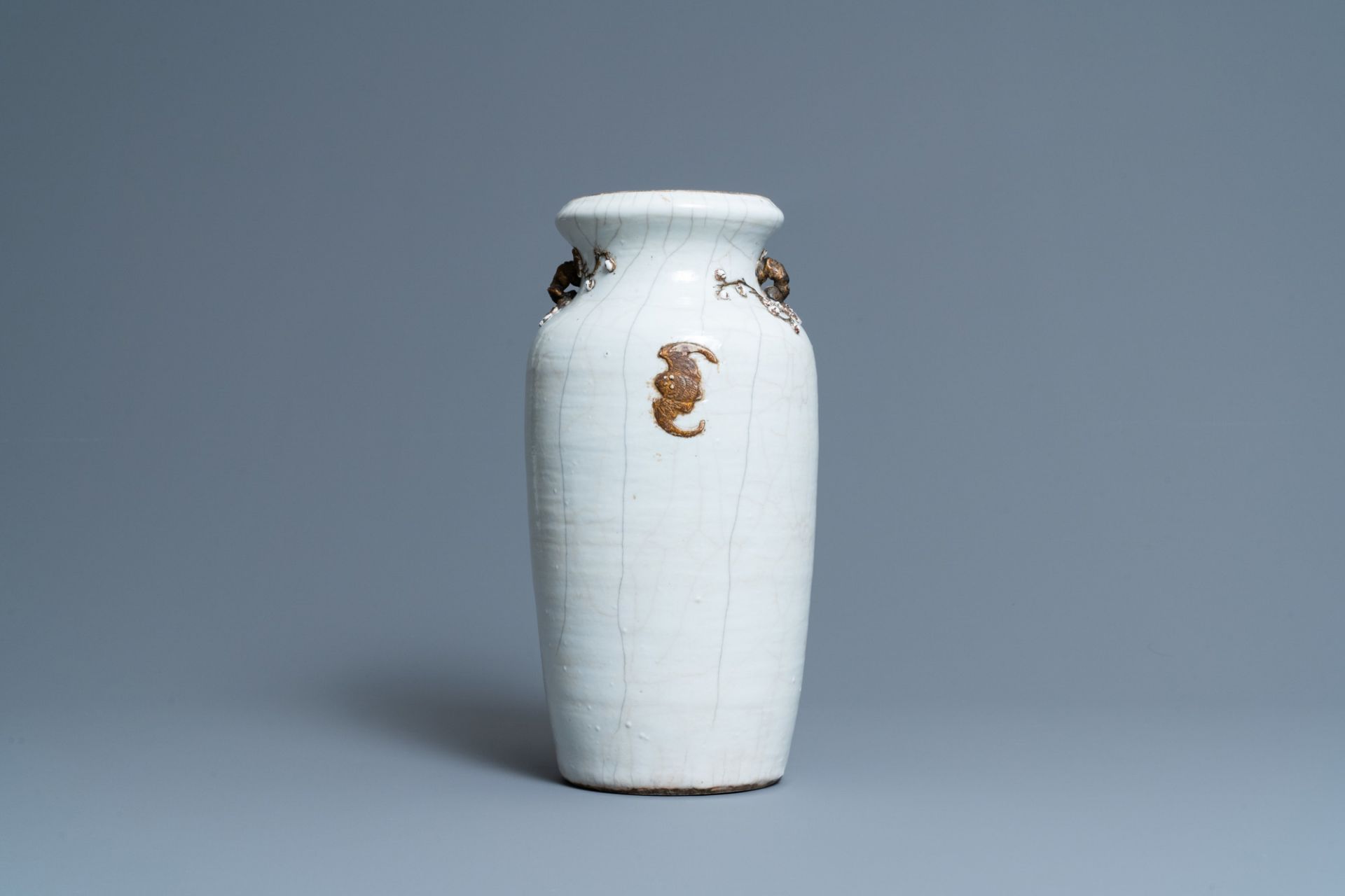 A Chinese Nanking crackle-glazed 'Li Tieguai' vase, Qianlong mark, 19th C. - Image 3 of 6