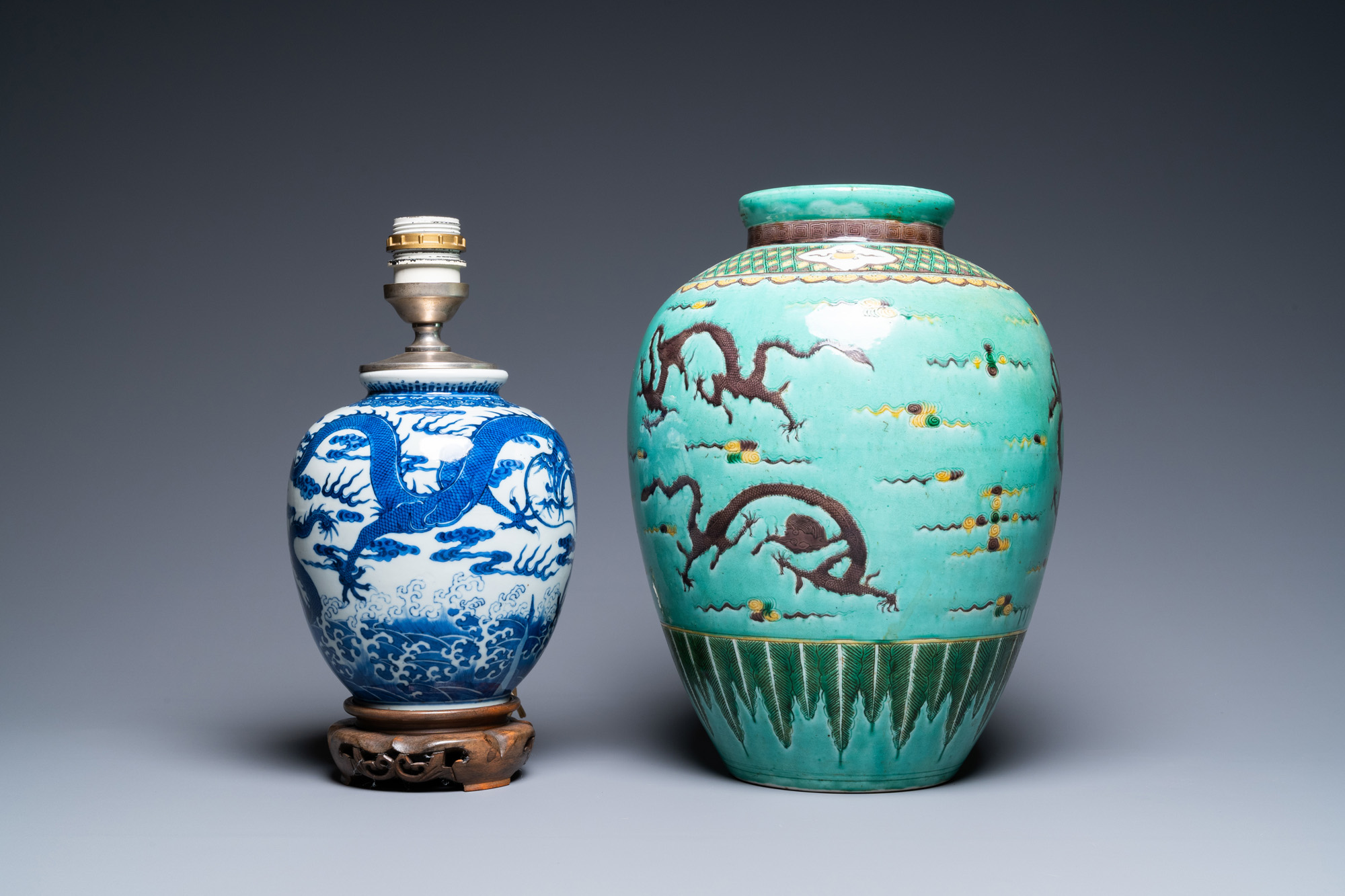 Two Chinese blue and white and famille verte dishes and two vases, Kangxi and later - Image 3 of 9