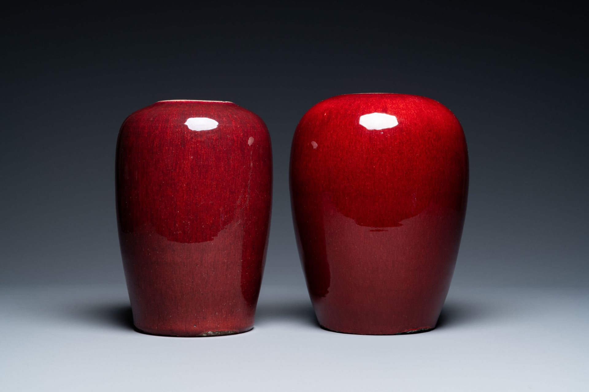 Two Chinese monochrome sang de boeuf jars, 19th C. - Bild 5 aus 7