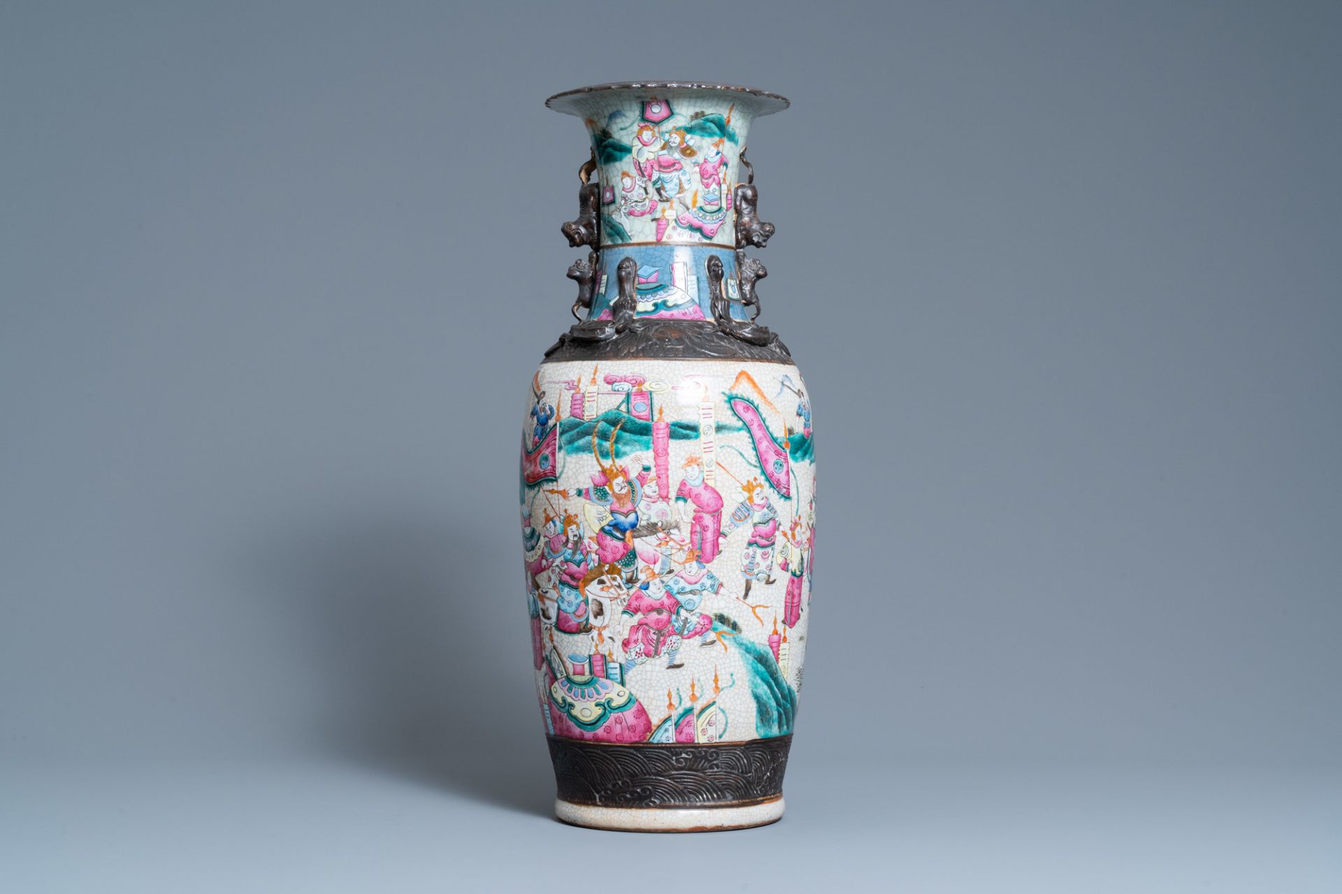 A Chinese Nanking famille rose crackle-glazed vase, 19th C. - Image 3 of 6