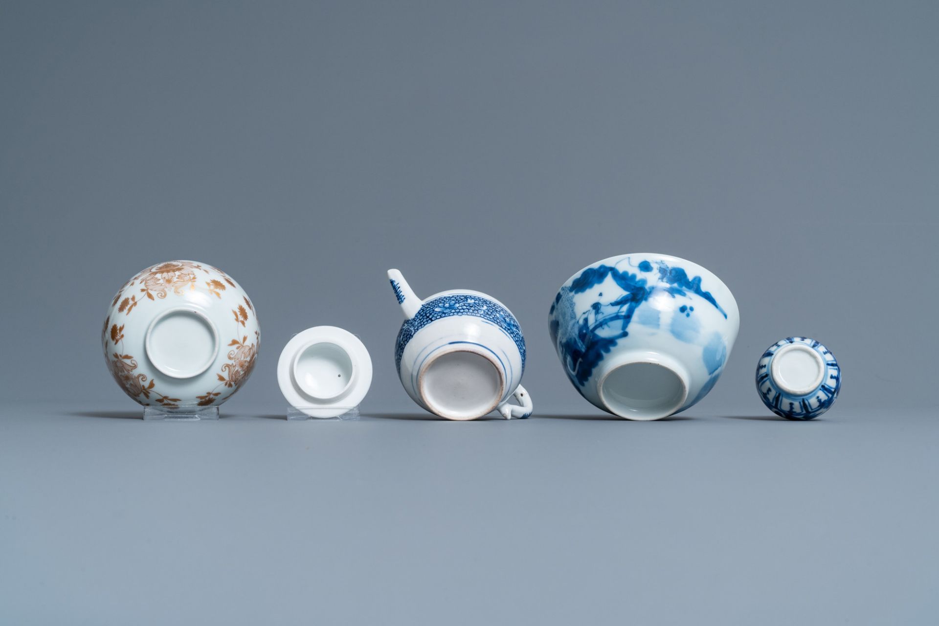 A varied collection of Chinese porcelain, Kangxi and later - Image 19 of 19