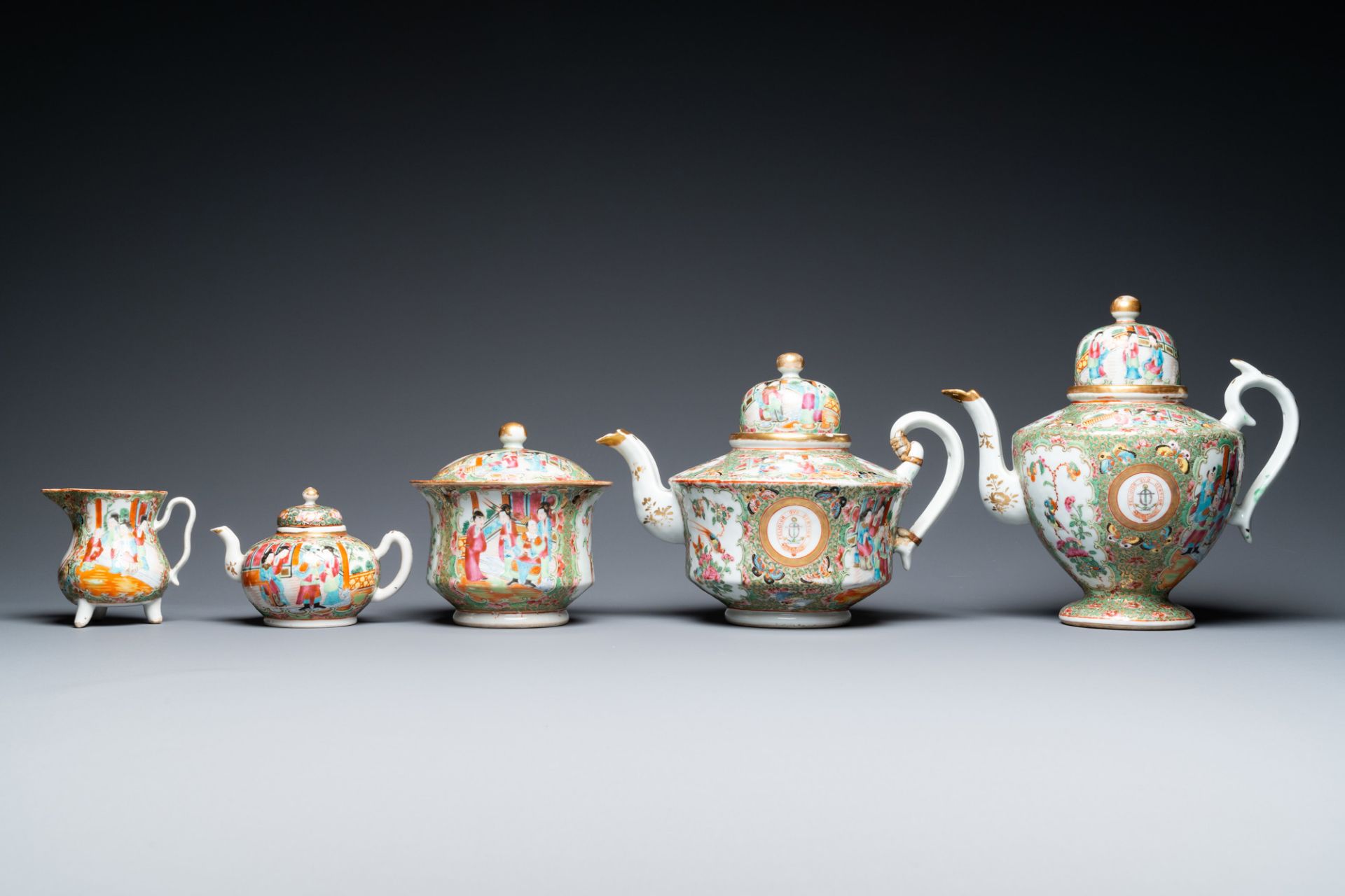 A Chinese Canton famille rose Scottish market Ormiston armorial 27-piece tea service, 19th C. - Image 5 of 12