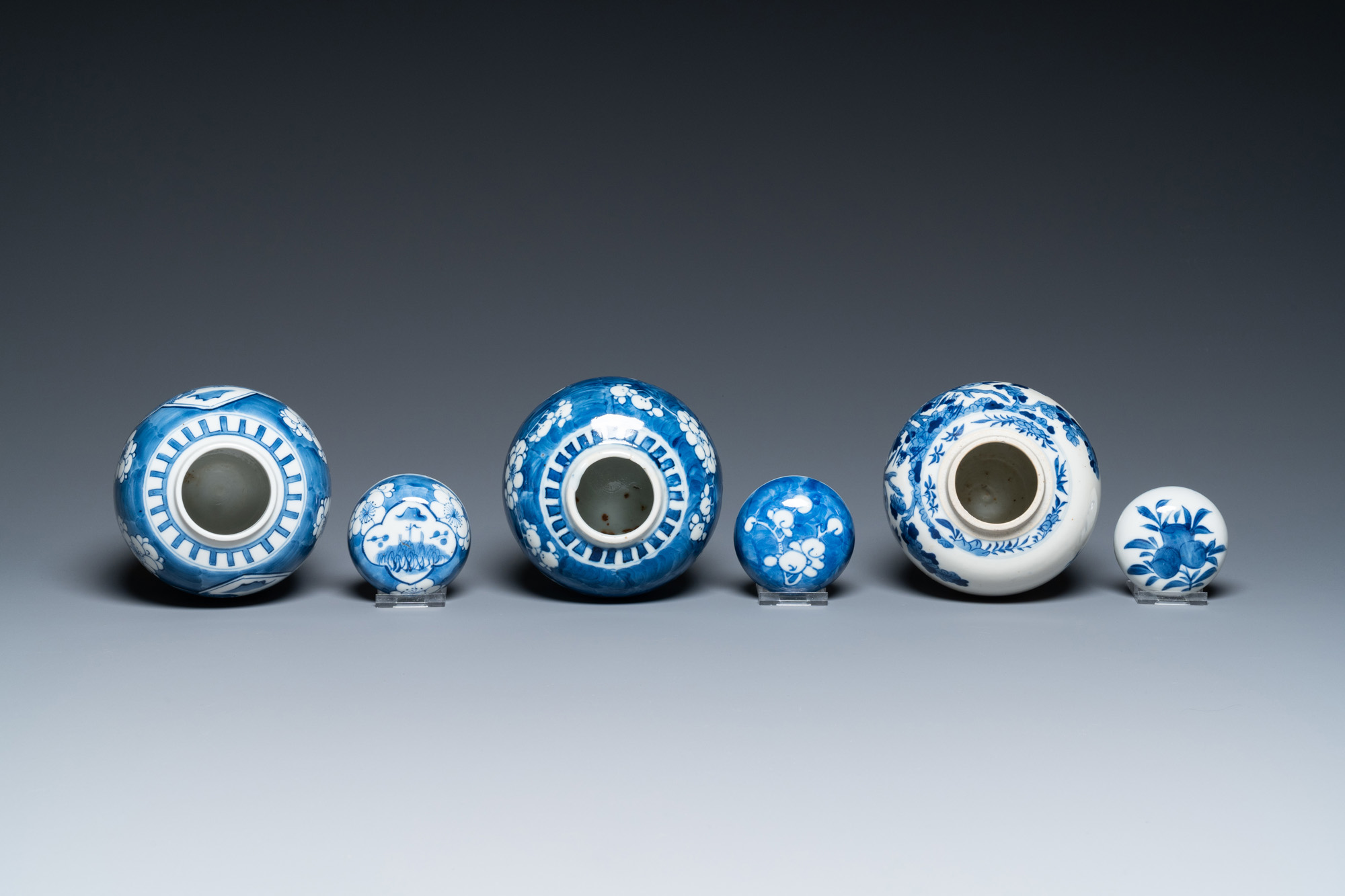 Fourteen Chinese blue and white vases, 18/20th C. - Image 6 of 15