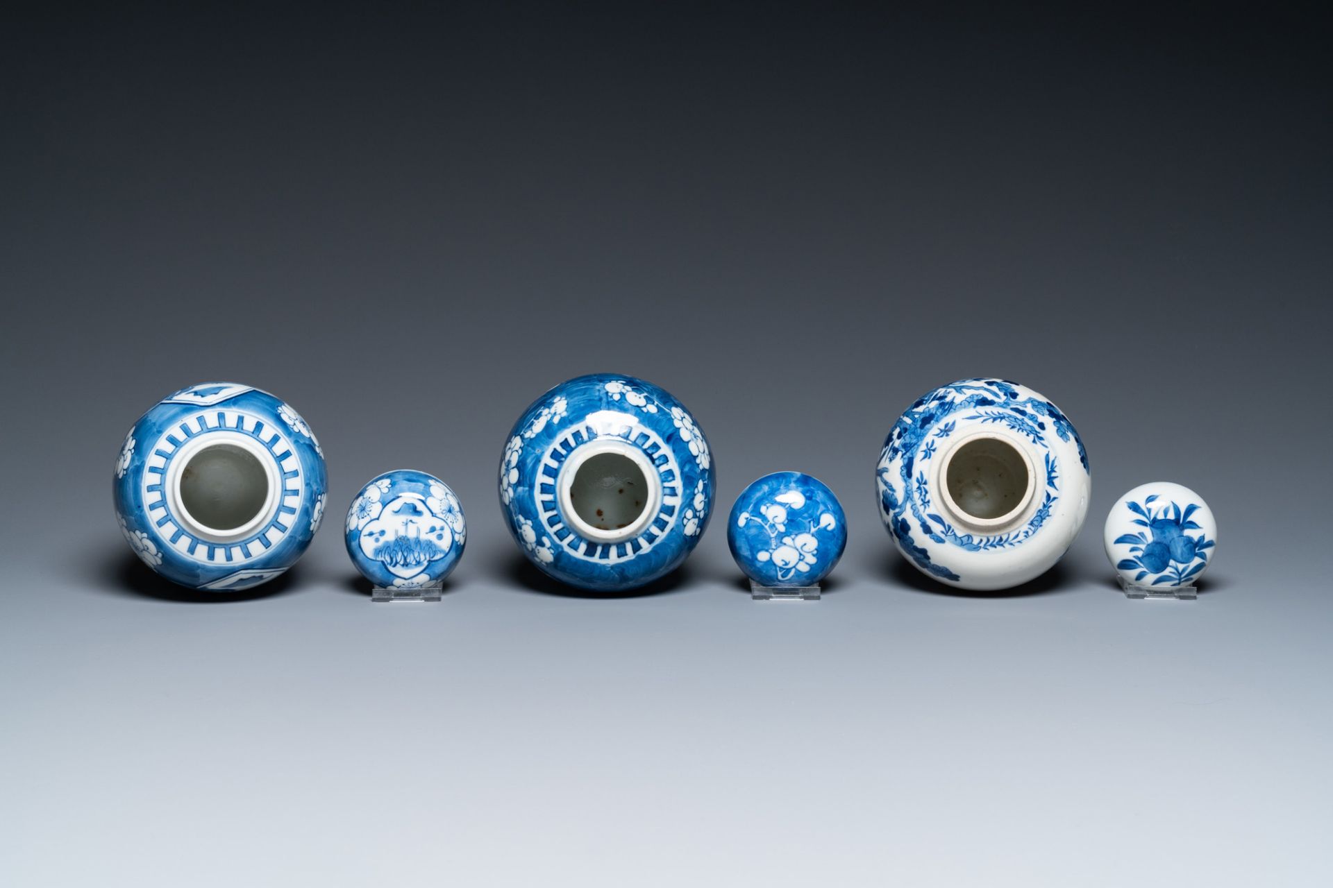 Fourteen Chinese blue and white vases, 18/20th C. - Image 6 of 15