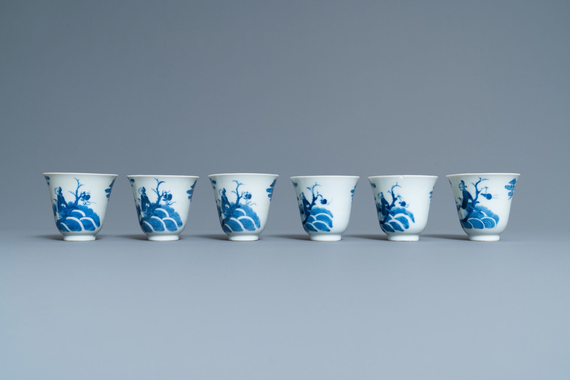 Six Chinese blue and white cups and saucers, 19th C. - Bild 9 aus 11