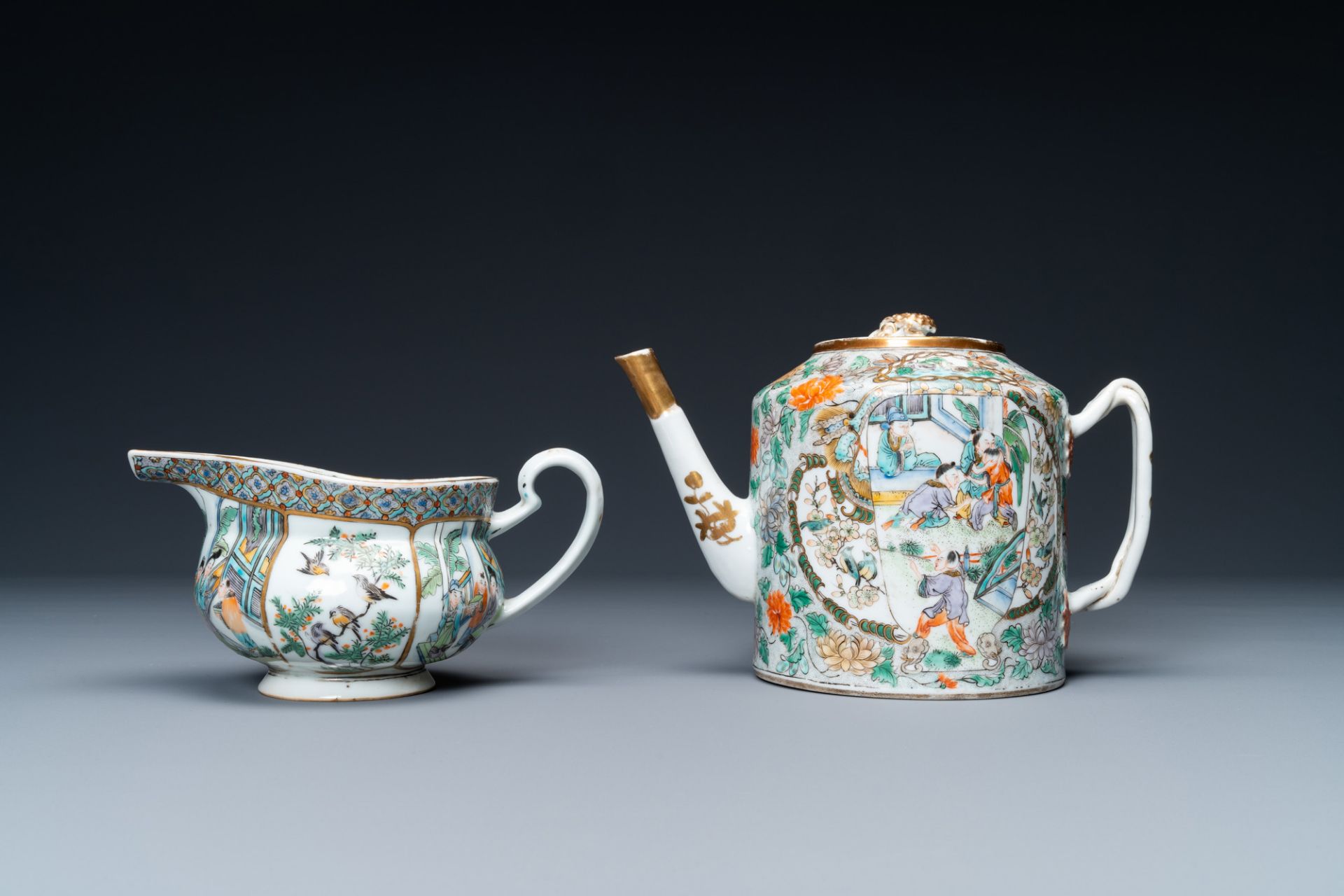 A Chinese Canton famille verte 14-piece tea service in presentation box, 19th C. - Image 19 of 23