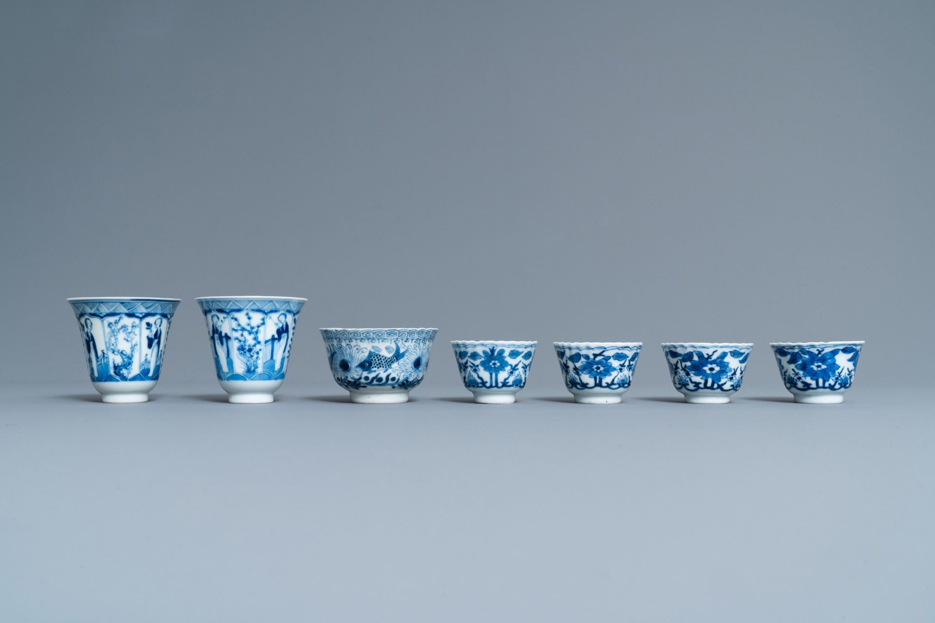 A varied collection of Chinese porcelain, 19th C. - Image 16 of 19