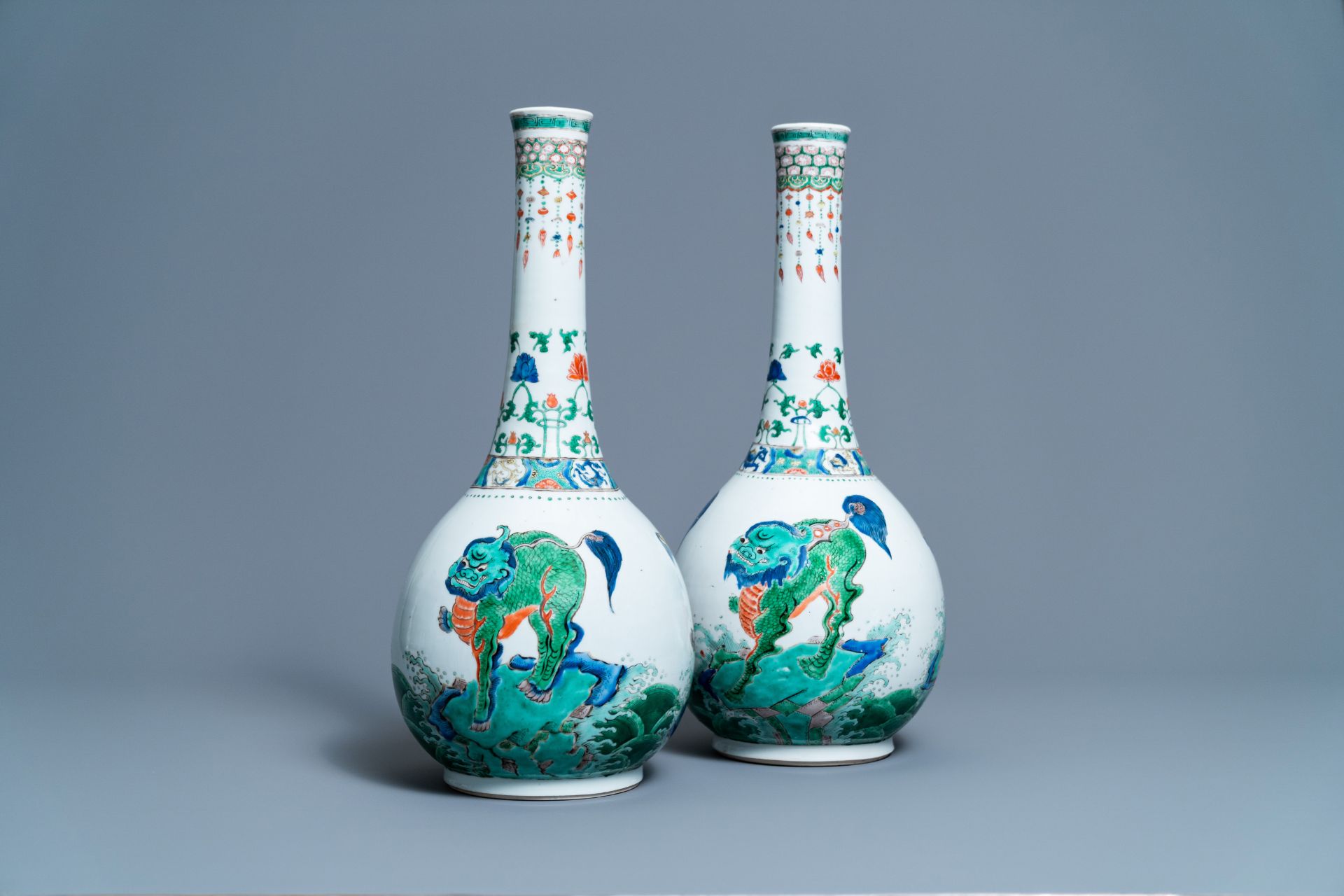 A large Chinese famille verte bottle vase with mythical beasts, Kangxi - Image 5 of 5