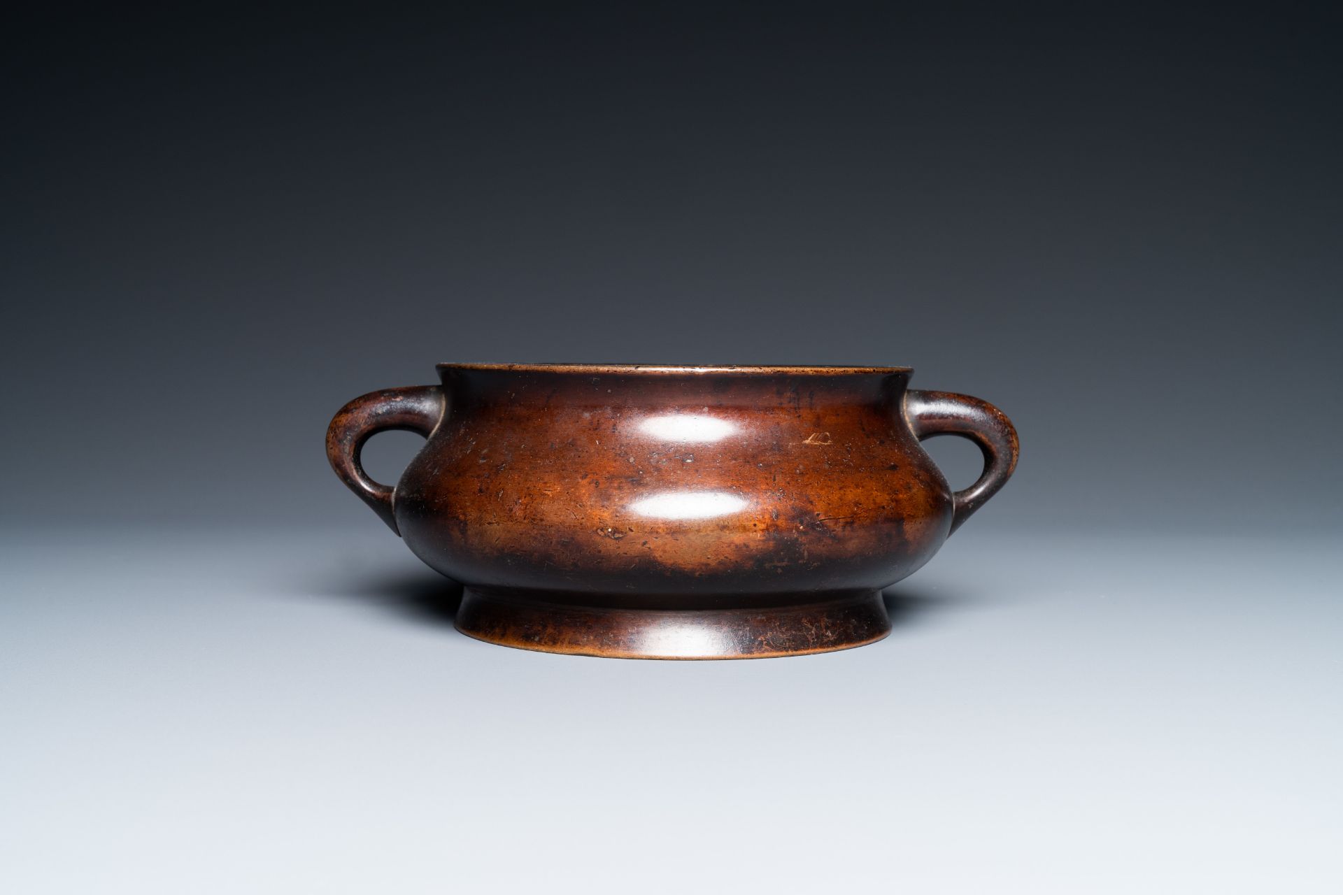 A Chinese bronze censer, Xuande mark, Kangxi - Image 4 of 7