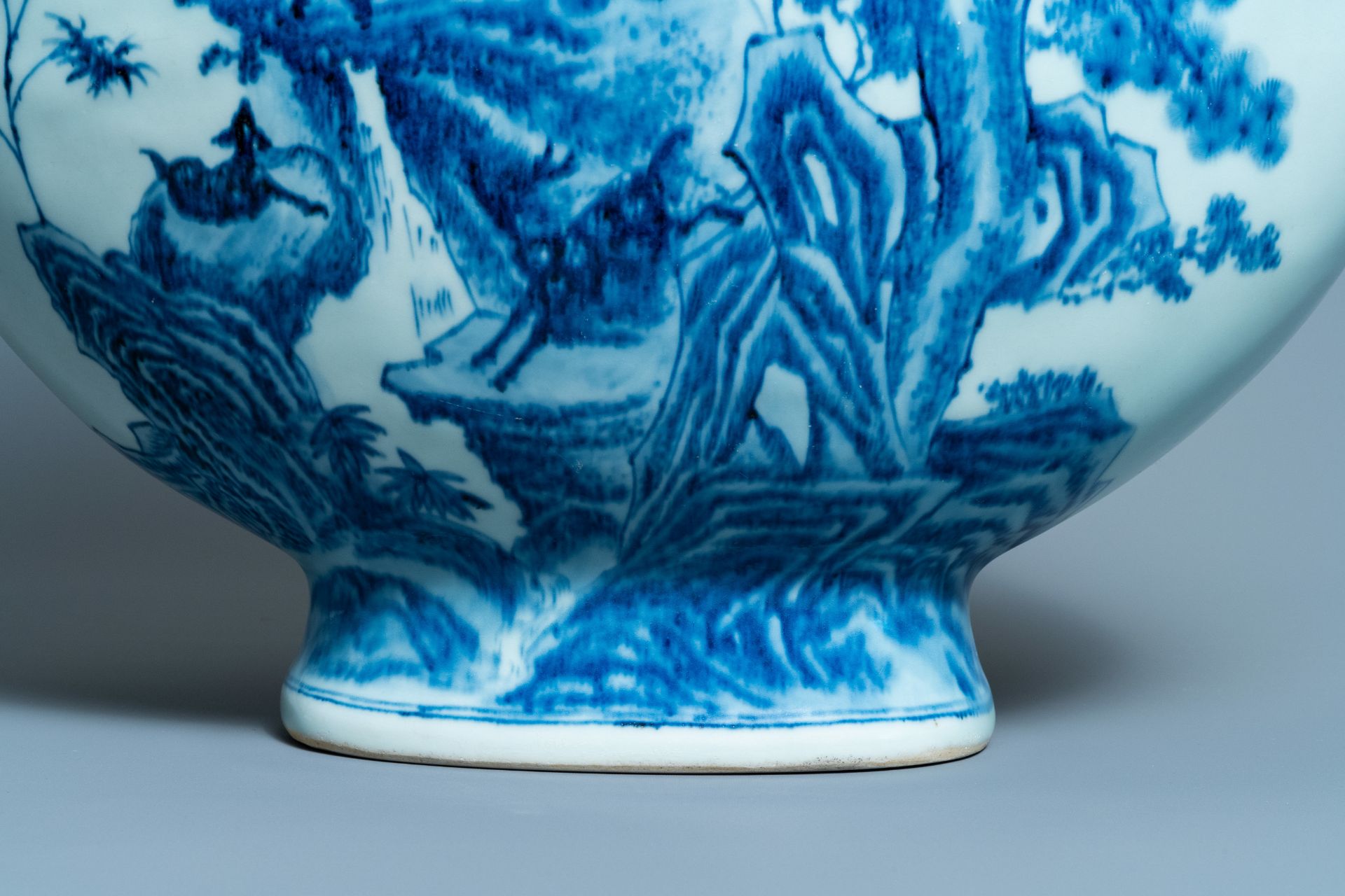 A large Chinese blue and white moonflask 'deer' vase, Qianlong mark and of the period - Image 8 of 11