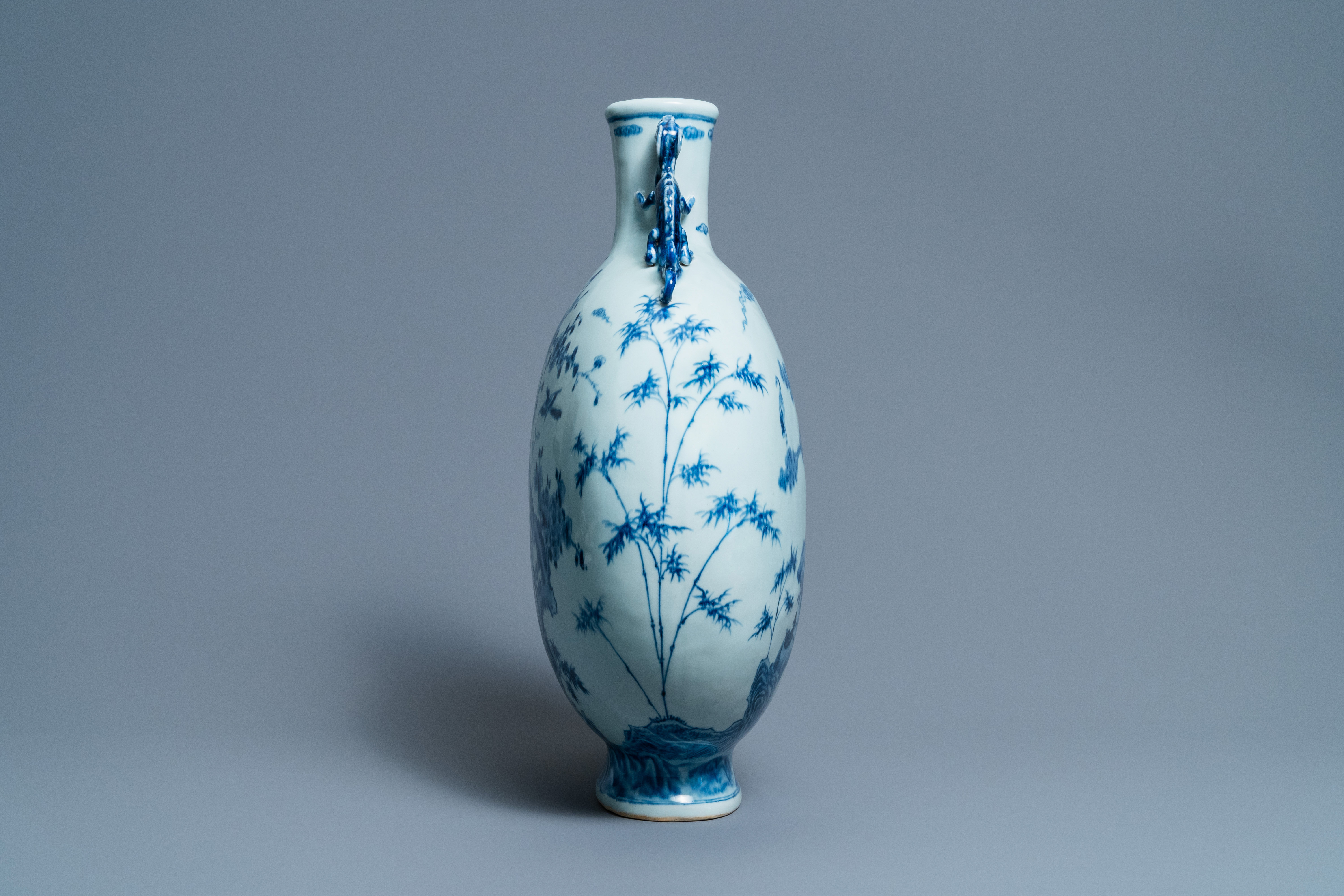 A large Chinese blue and white moonflask 'deer' vase, Qianlong mark and of the period - Image 2 of 11
