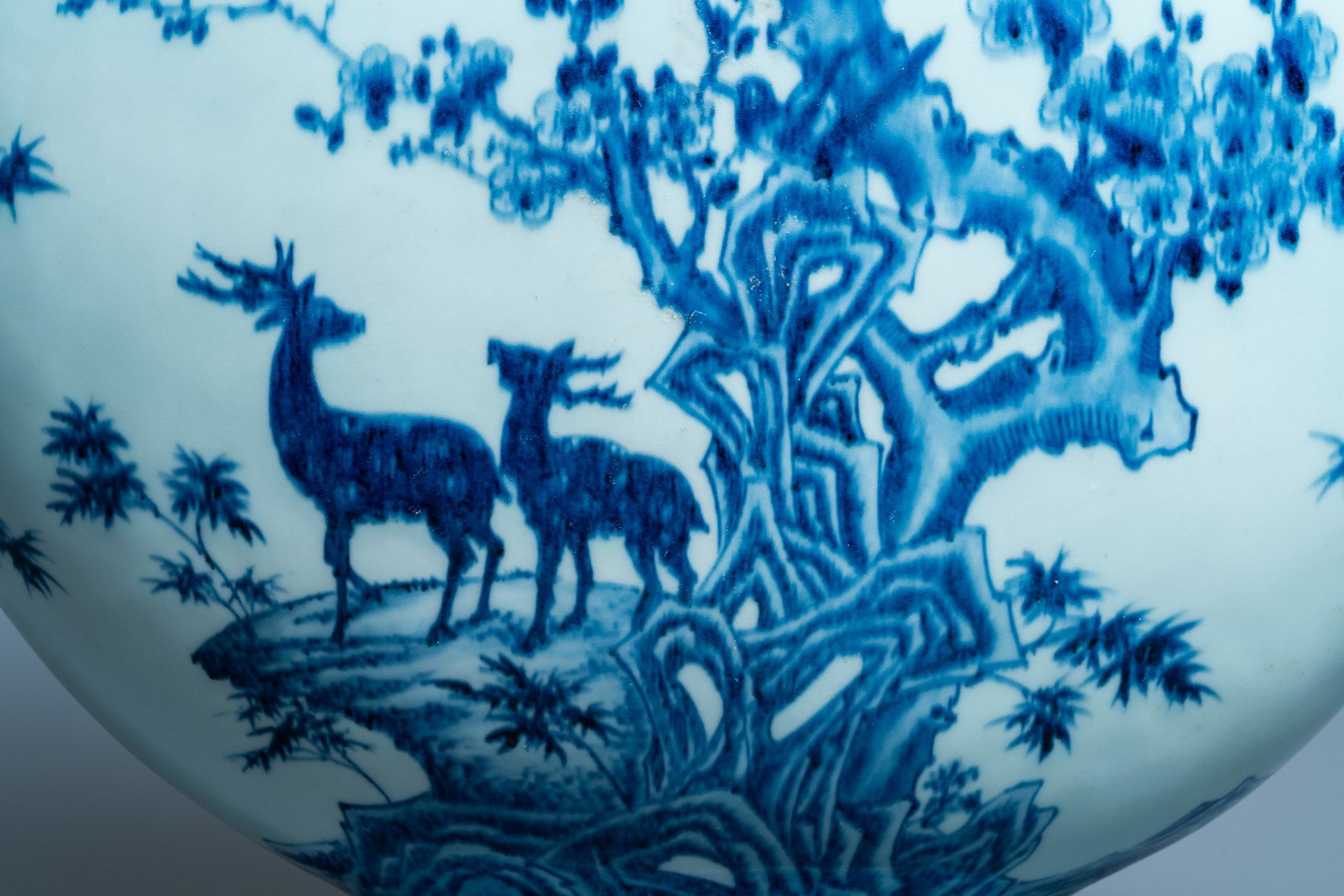 A large Chinese blue and white moonflask 'deer' vase, Qianlong mark and of the period - Image 10 of 11