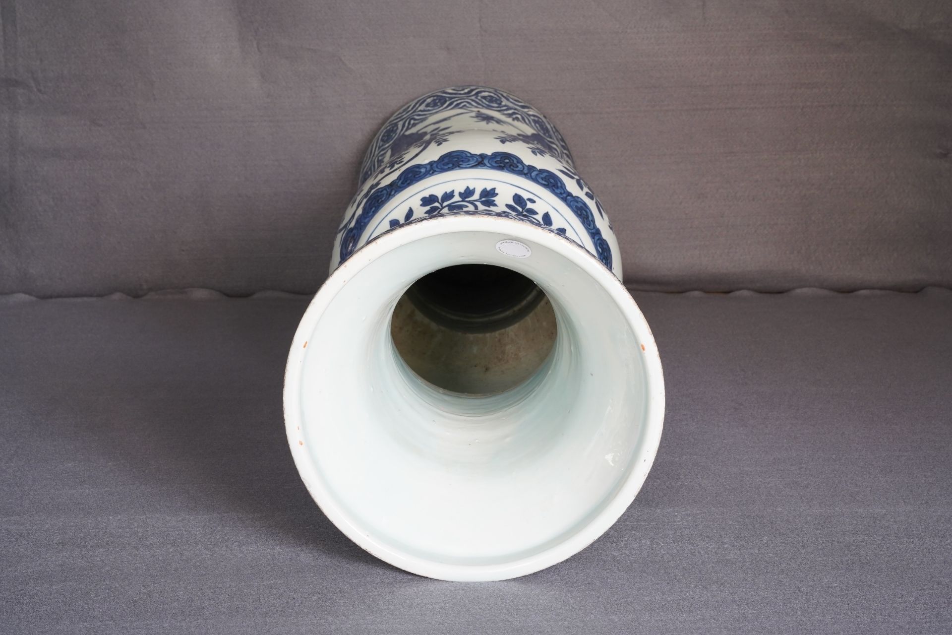 A large imperial Chinese blue and white 'zun' vase, Wanli mark and of the period - Image 47 of 48