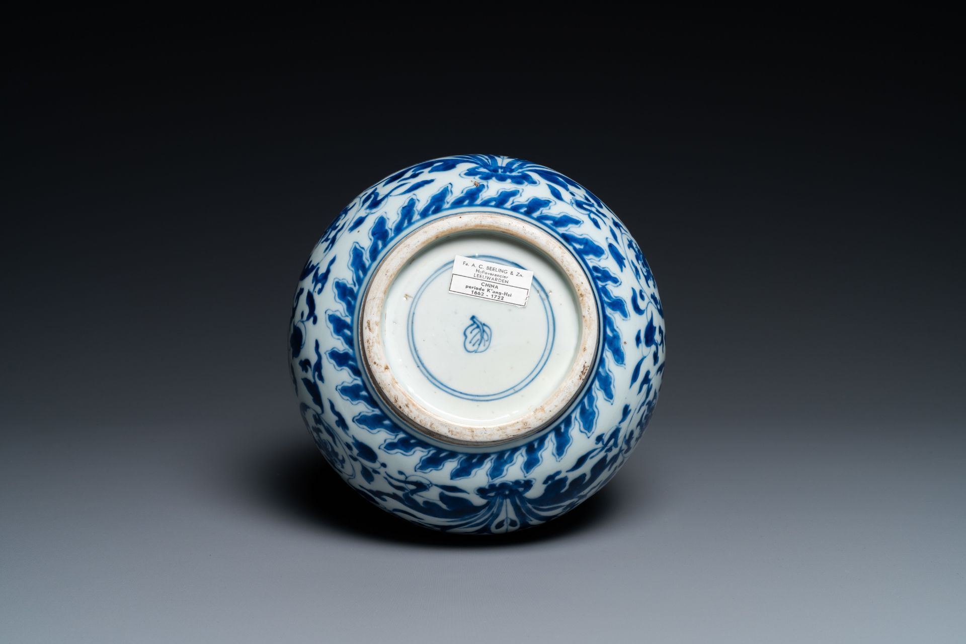 A Chinese blue and white bottle vase in Transitional style, Kangxi - Image 7 of 7