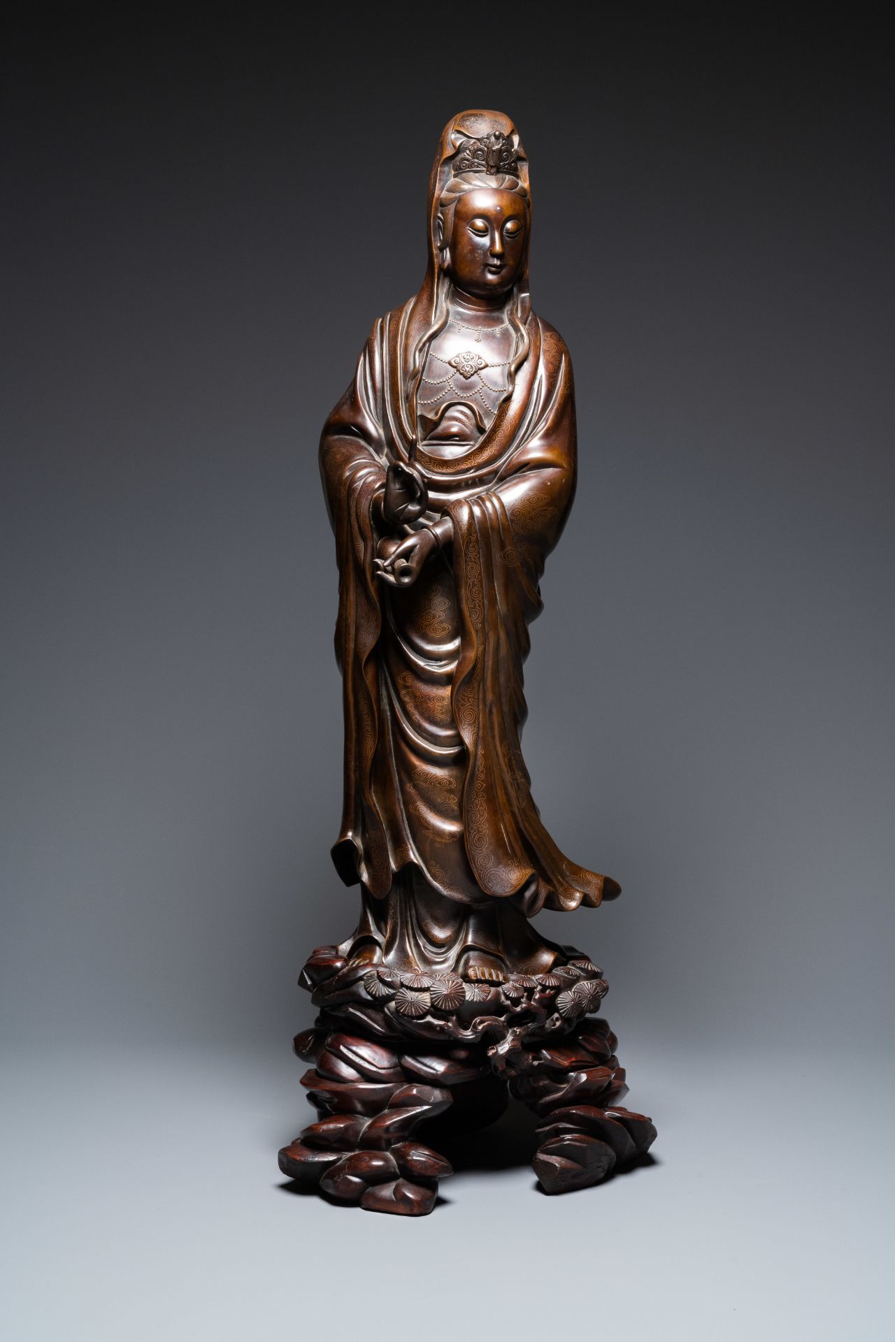 An exceptionally large Chinese silver-inlaid bronze figure of Guanyin, Yutang Shi Sou mark, Qing - Image 2 of 8