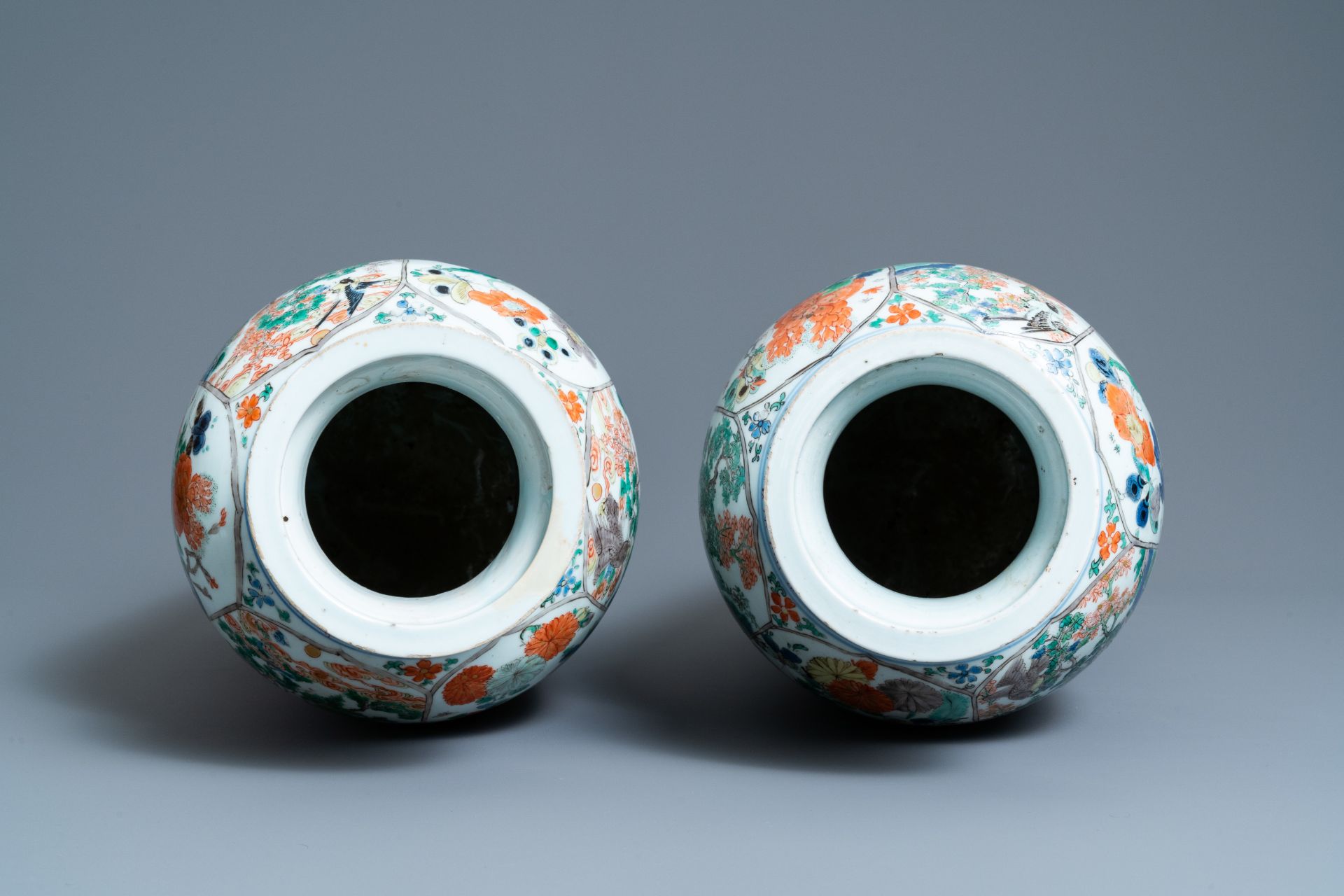 A pair of Chinese famille verte 'mythical animals' vases, Kangxi - Image 6 of 7