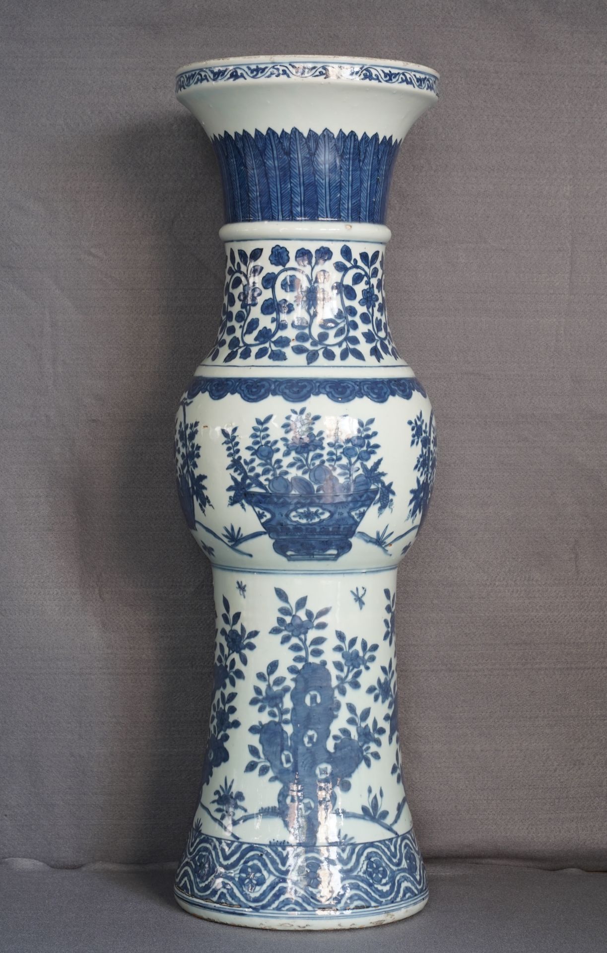 A large imperial Chinese blue and white 'zun' vase, Wanli mark and of the period - Image 45 of 48