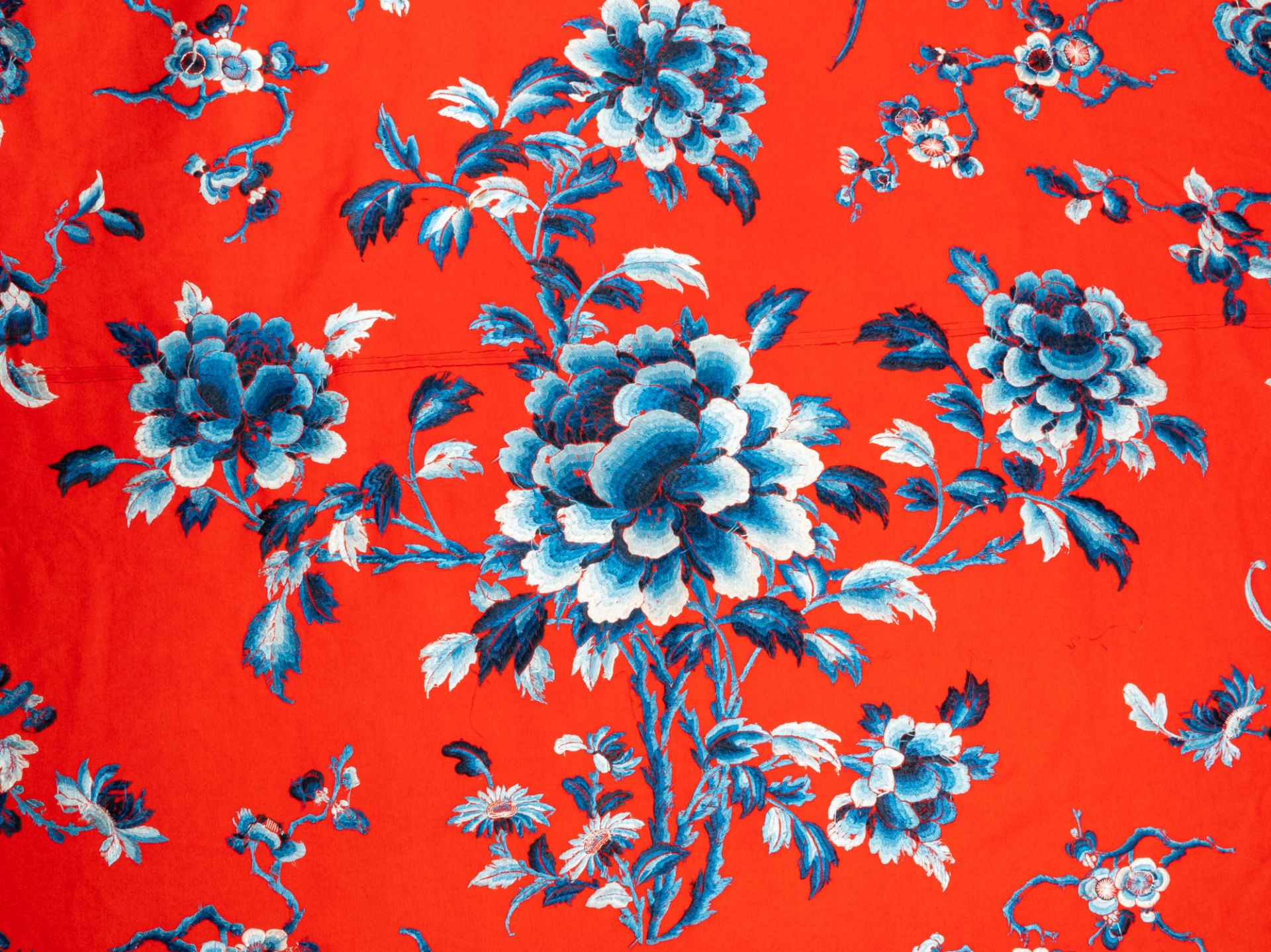 An exceptional Chinese red felt-ground silk embroidery of blue & white flowers & peaches, 18/19th C. - Image 9 of 9