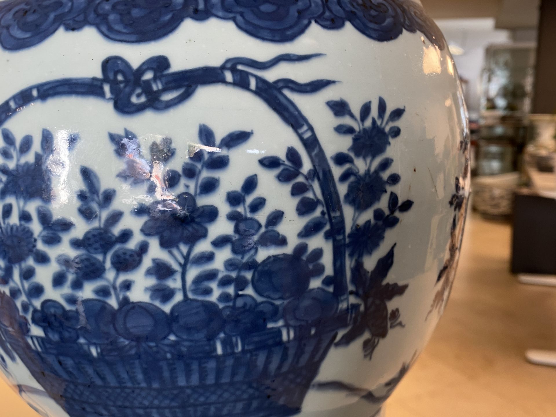 A large imperial Chinese blue and white 'zun' vase, Wanli mark and of the period - Image 17 of 48