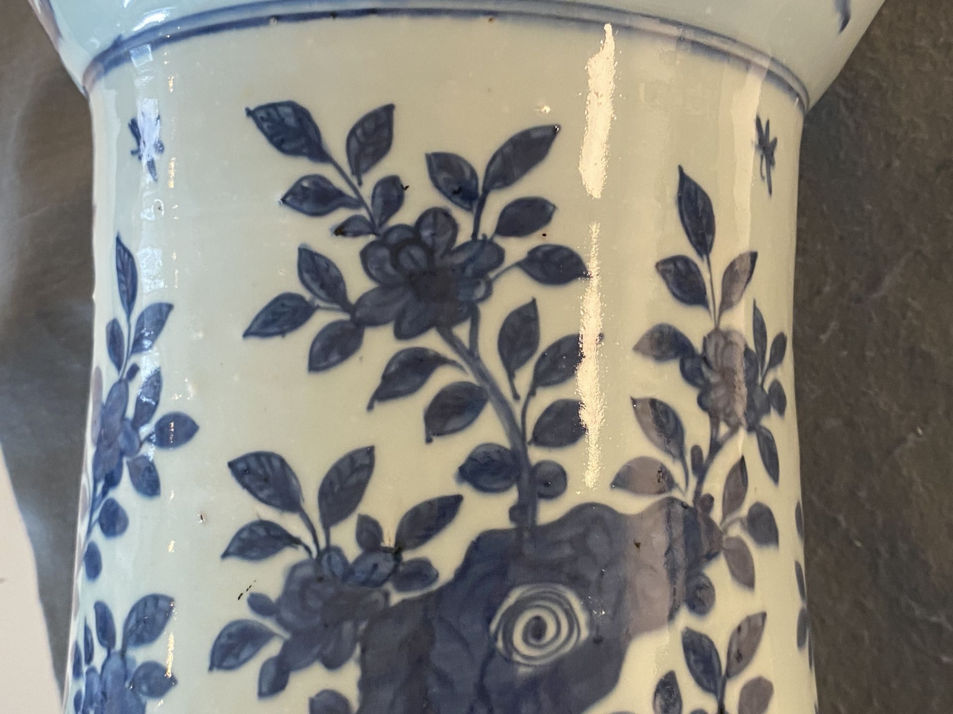 A large imperial Chinese blue and white 'zun' vase, Wanli mark and of the period - Image 39 of 48