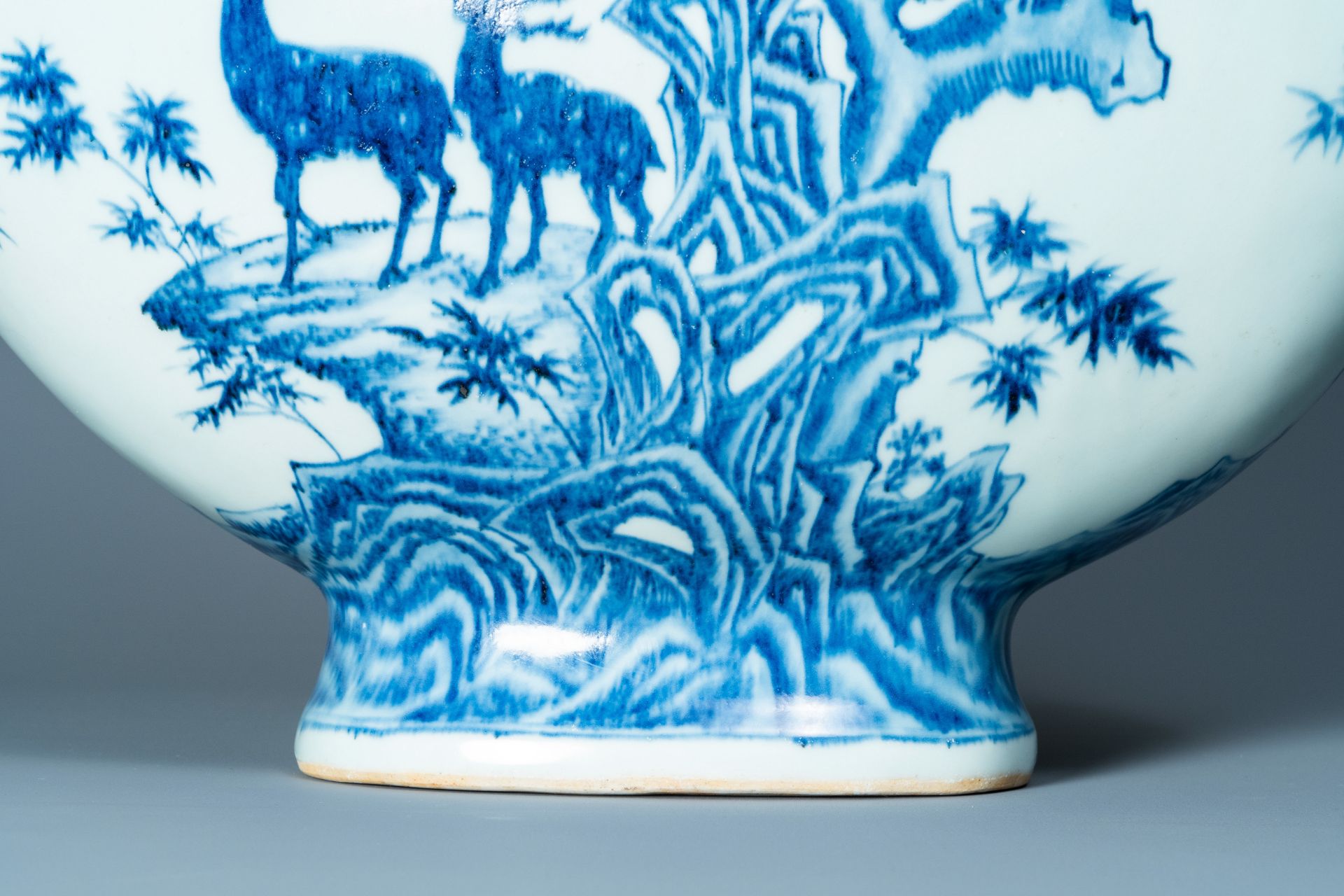 A large Chinese blue and white moonflask 'deer' vase, Qianlong mark and of the period - Image 11 of 11