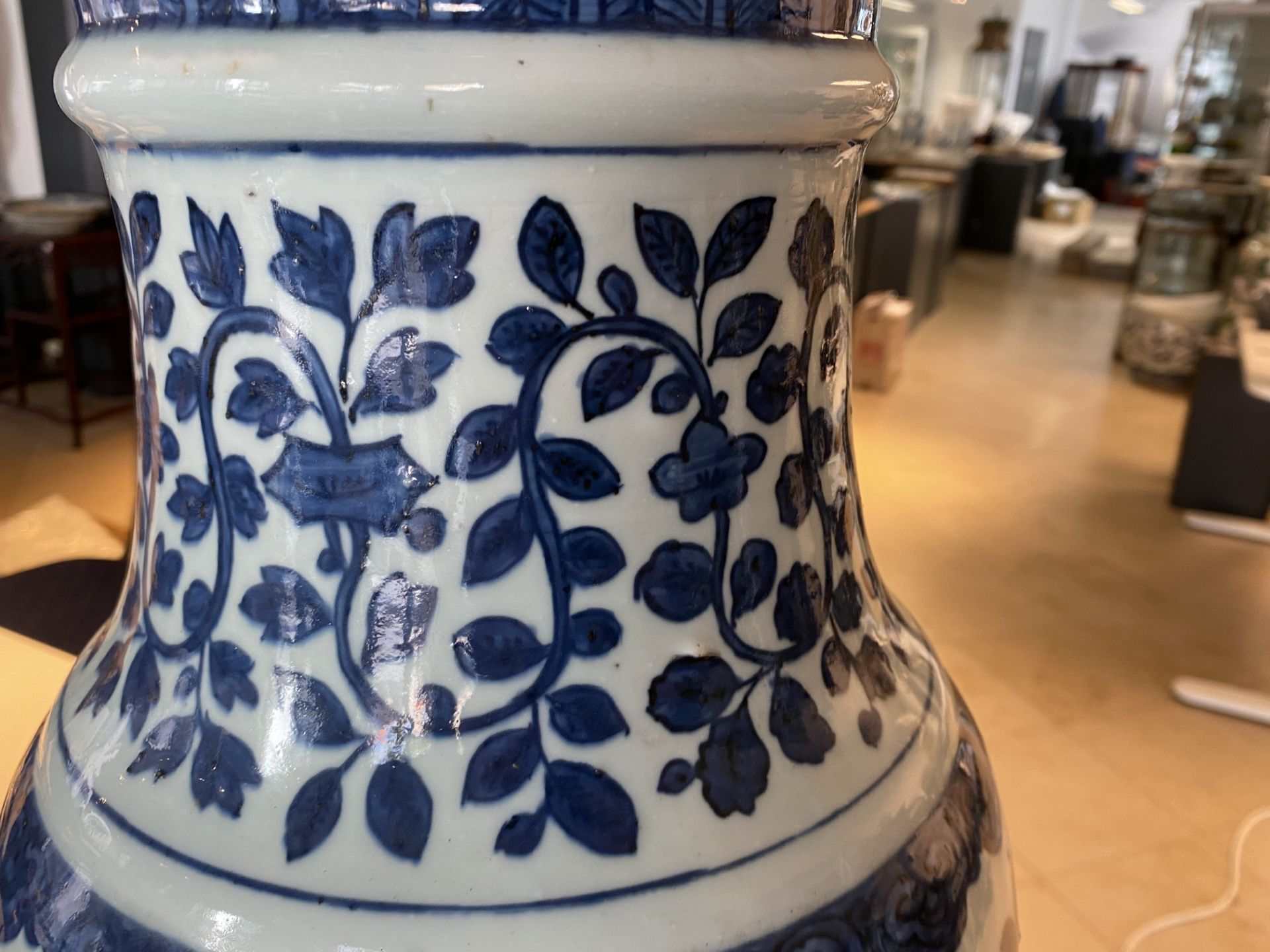 A large imperial Chinese blue and white 'zun' vase, Wanli mark and of the period - Image 16 of 48