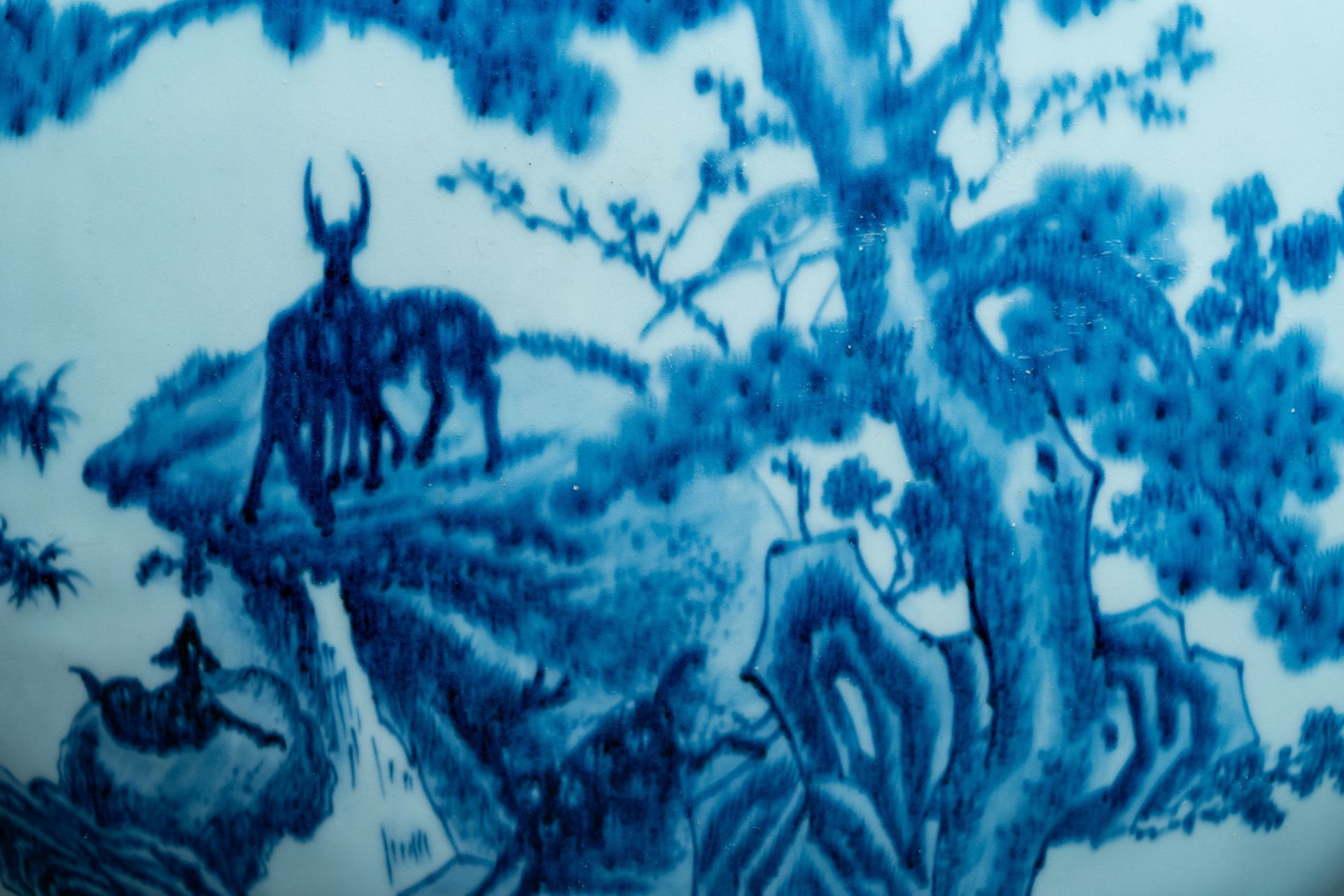 A large Chinese blue and white moonflask 'deer' vase, Qianlong mark and of the period - Image 7 of 11