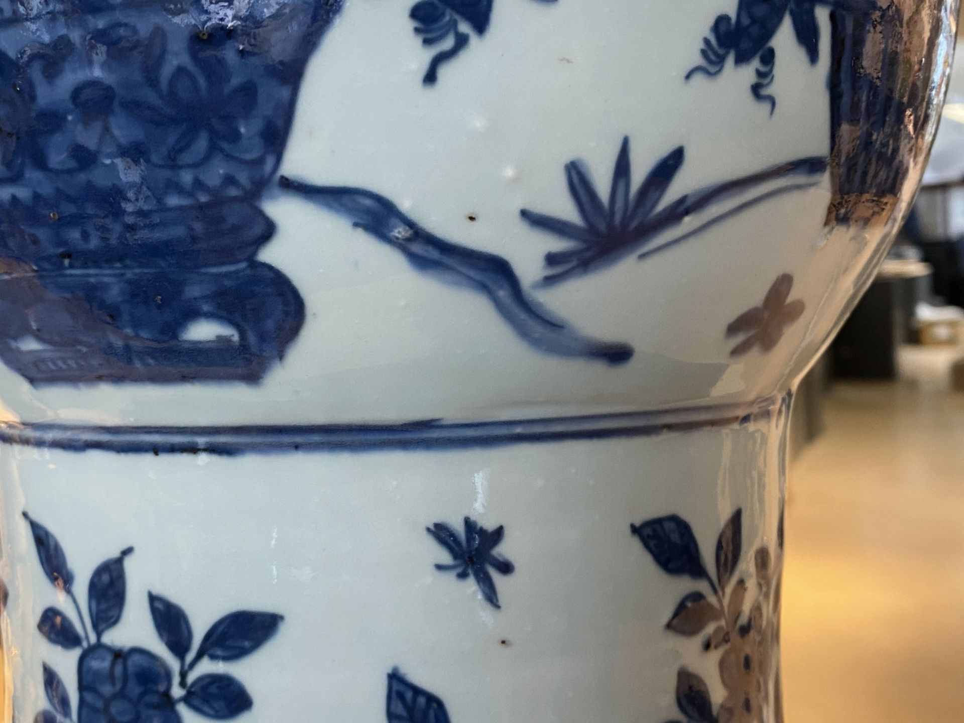 A large imperial Chinese blue and white 'zun' vase, Wanli mark and of the period - Image 27 of 48