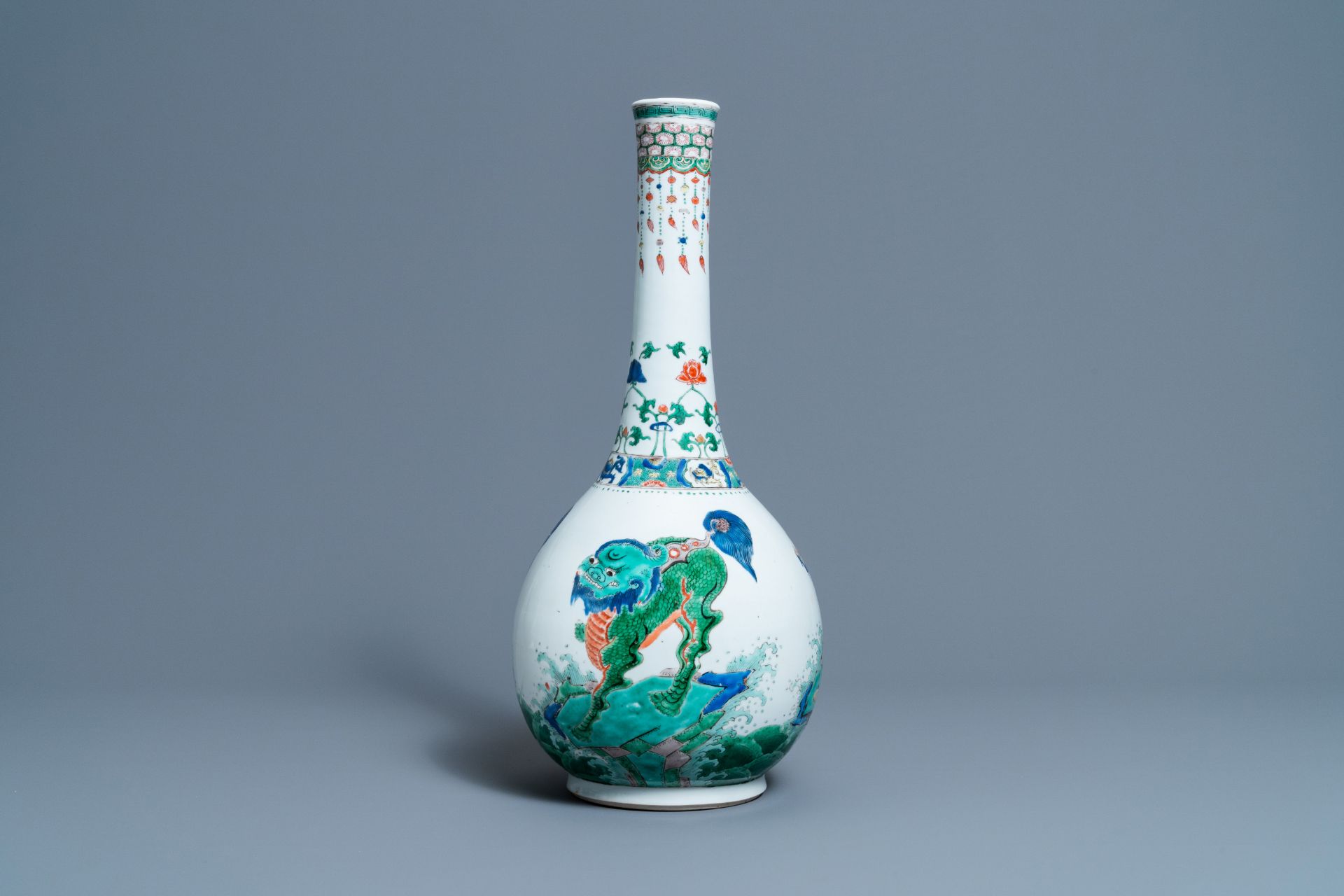 A large Chinese famille verte bottle vase with mythical beasts, Kangxi - Image 2 of 5