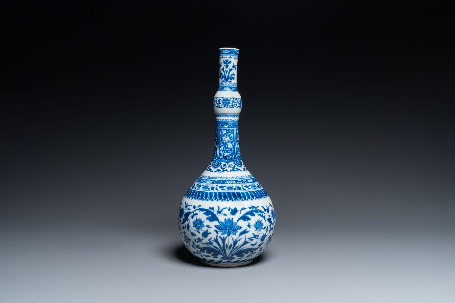 A Chinese blue and white bottle vase in Transitional style, Kangxi - Image 3 of 7