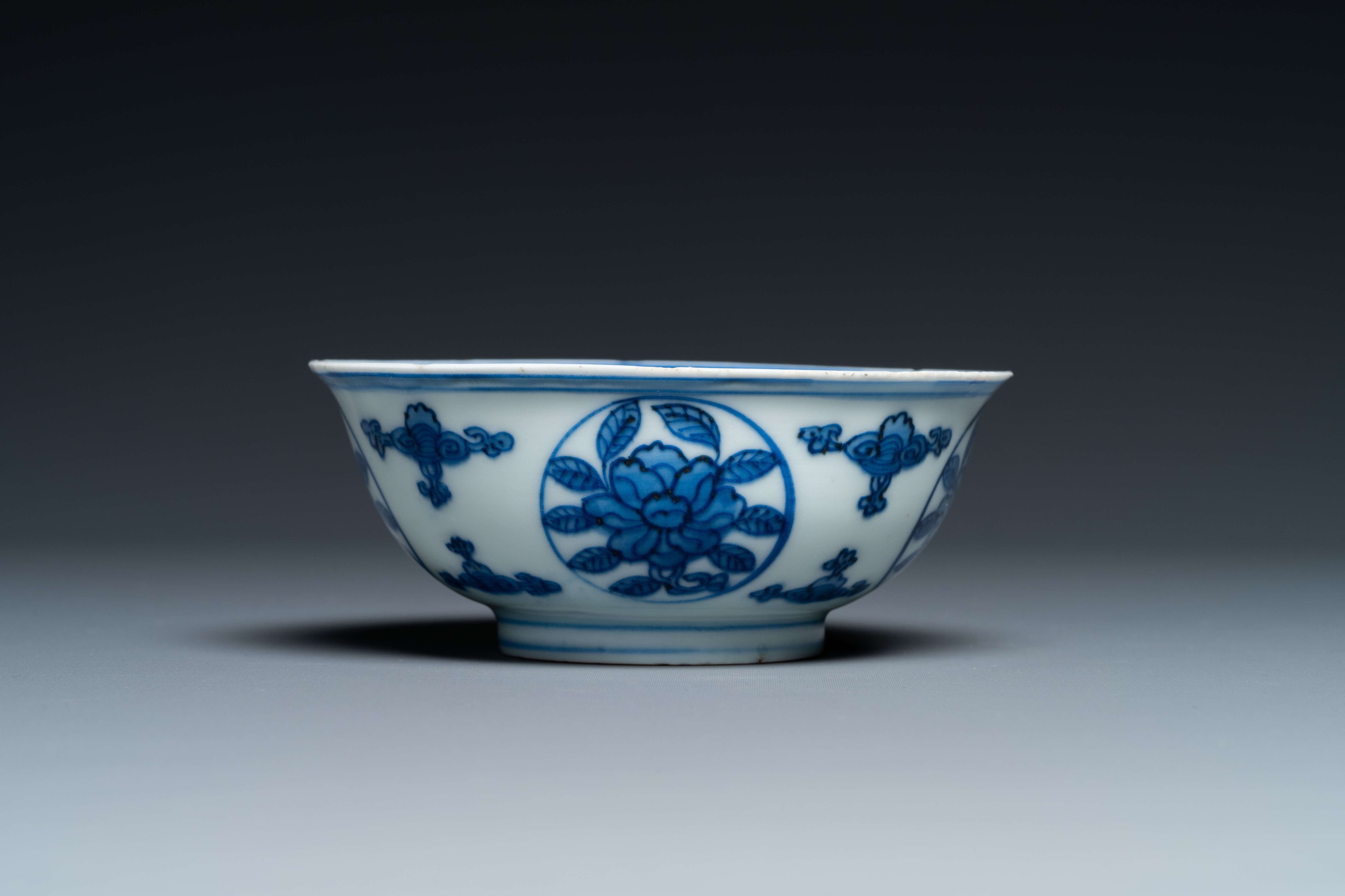 A Chinese blue and white 'dragon' bowl with lanca-characters, Wanli mark and of the period - Image 5 of 9