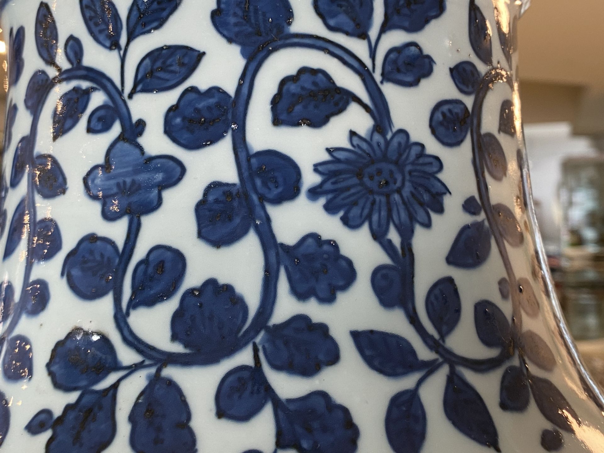 A large imperial Chinese blue and white 'zun' vase, Wanli mark and of the period - Image 21 of 48