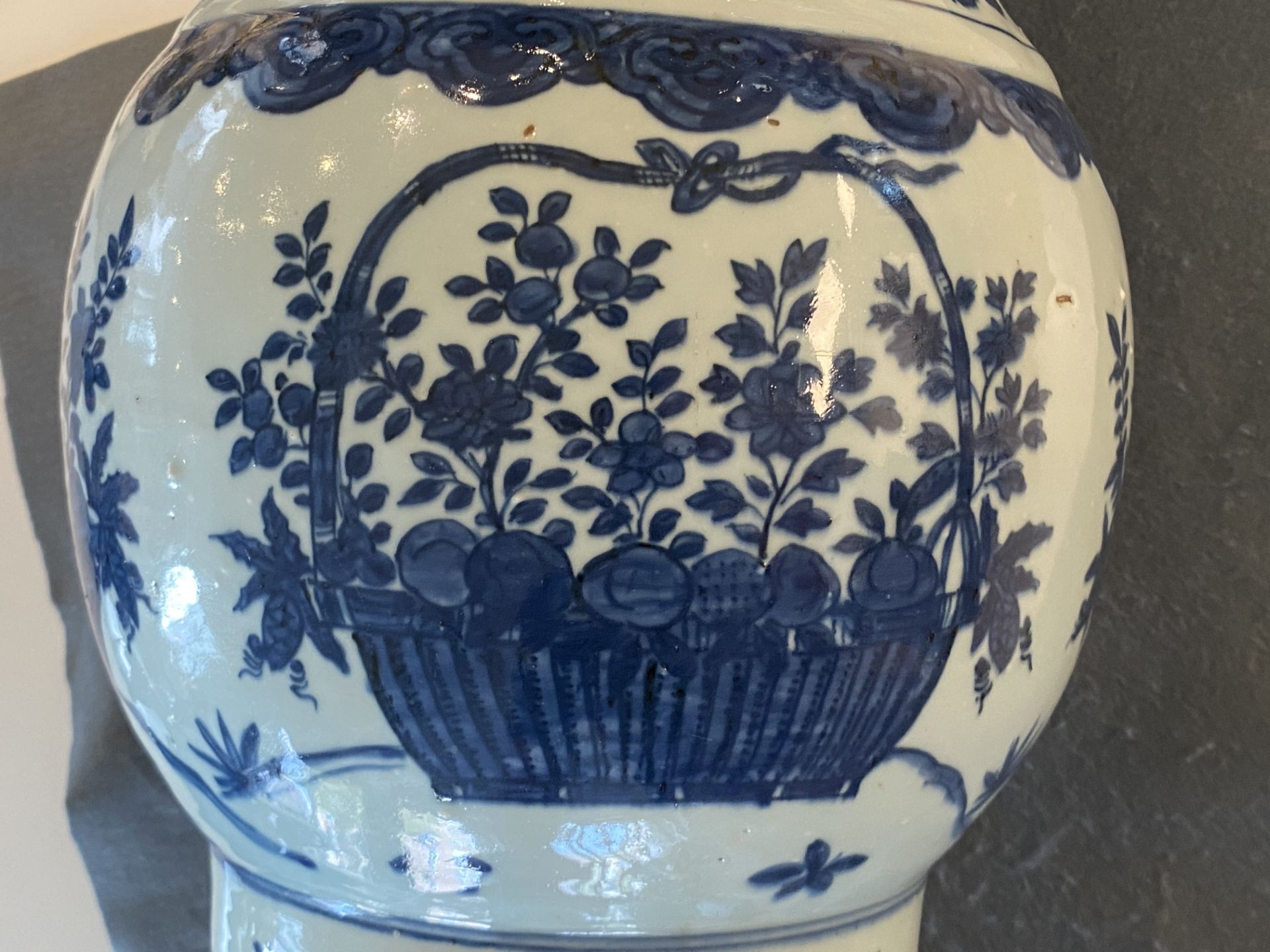 A large imperial Chinese blue and white 'zun' vase, Wanli mark and of the period - Image 38 of 48